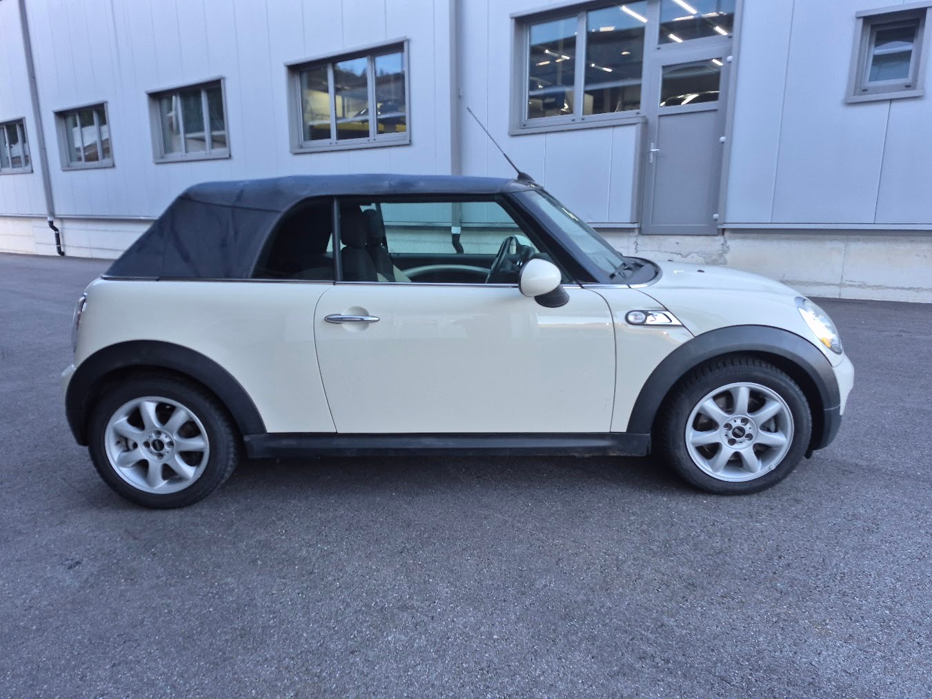 MINI Cooper S Cabriolet-image-5