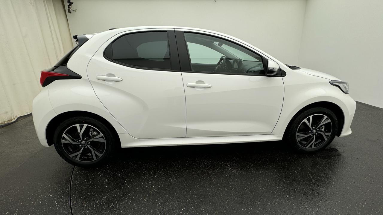 TOYOTA Yaris 1.5 Sport e-CVT-image-1