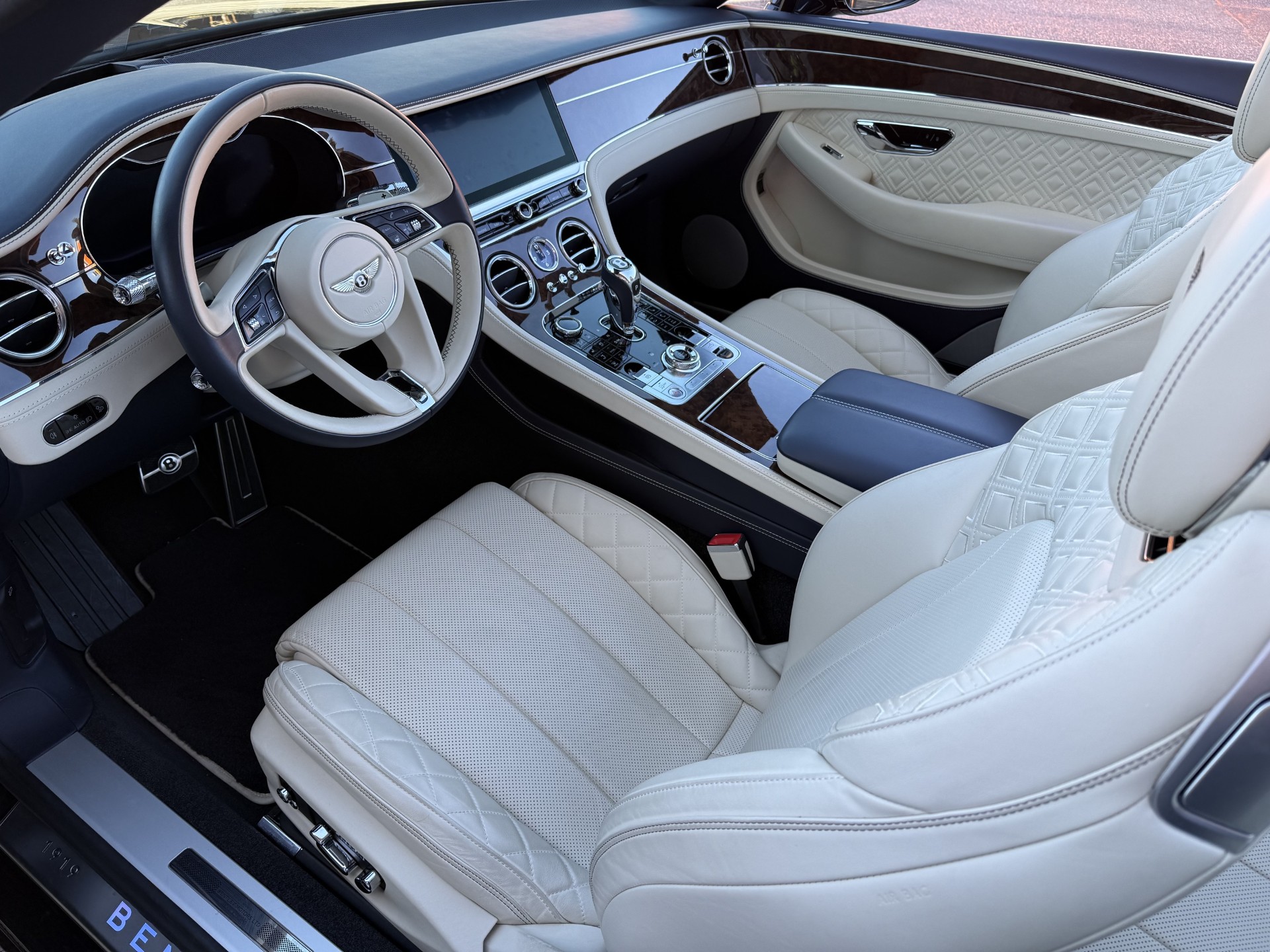BENTLEY Continental GTC 6.0 W12-image-10