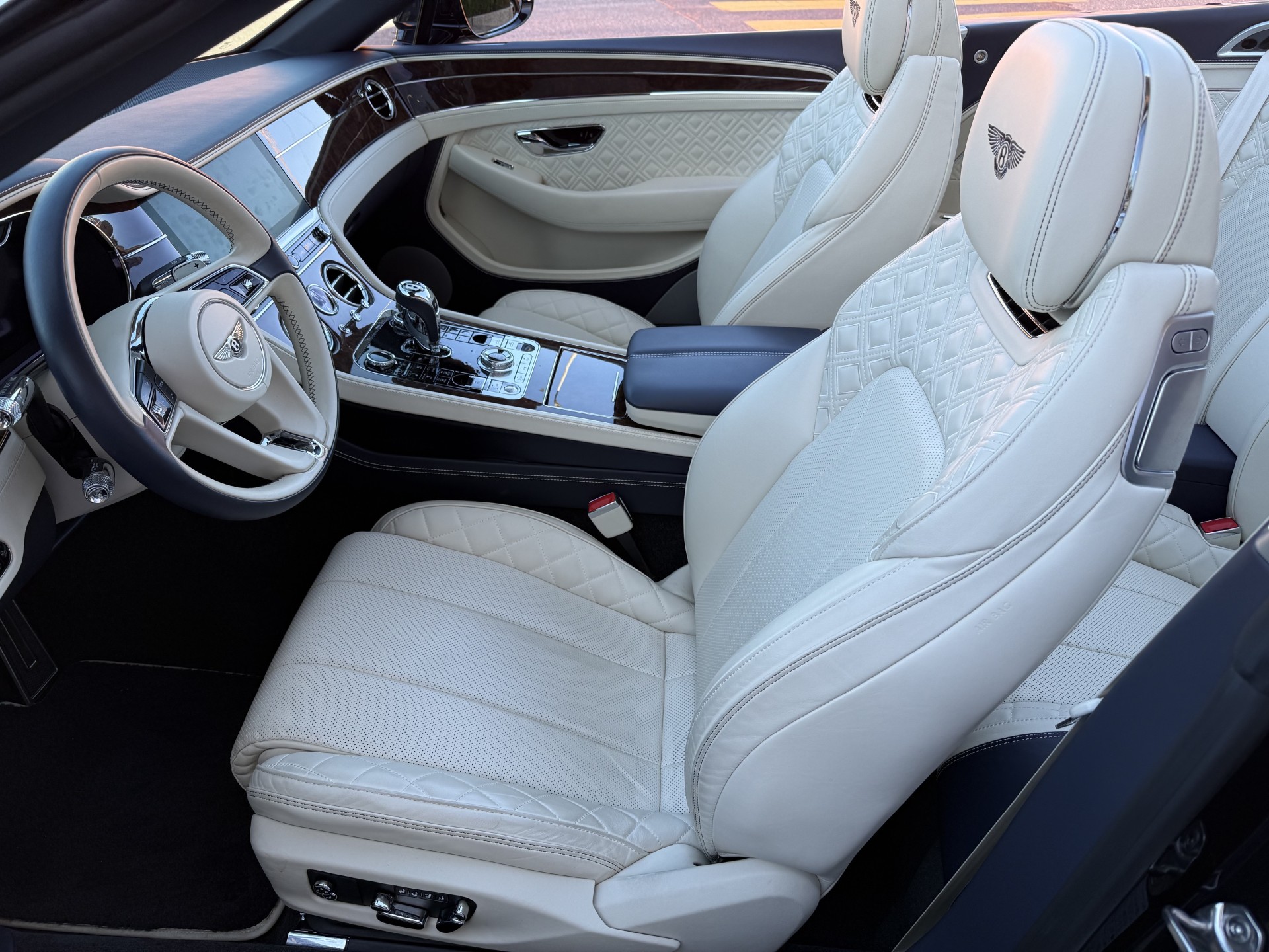 BENTLEY Continental GTC 6.0 W12-image-12