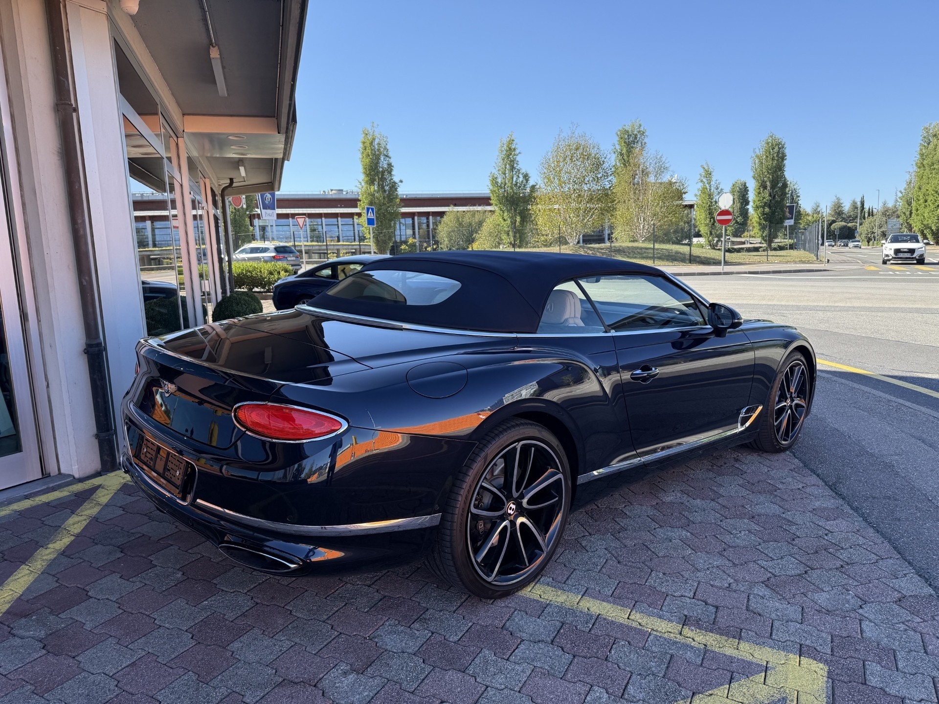 BENTLEY Continental GTC 6.0 W12-image-7
