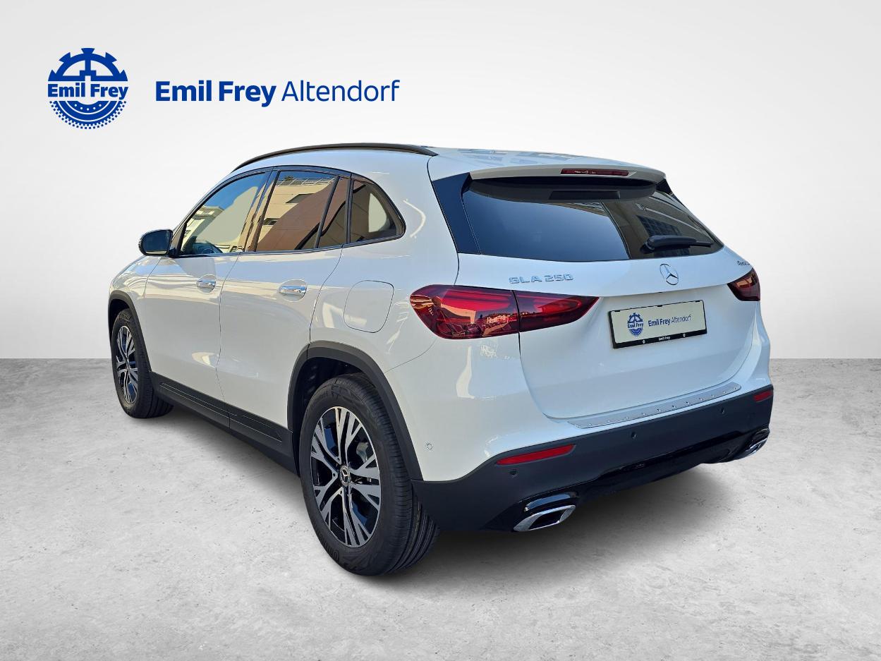 MERCEDES-BENZ GLA 250 4MATIC Swiss Star Progressive-image-2