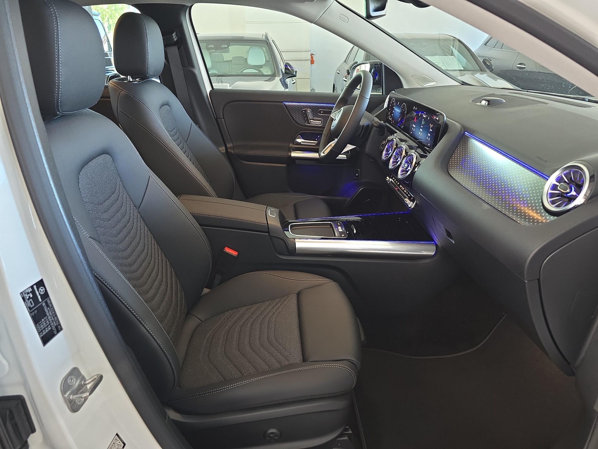 MERCEDES-BENZ GLA 250 4MATIC Swiss Star Progressive-image-9