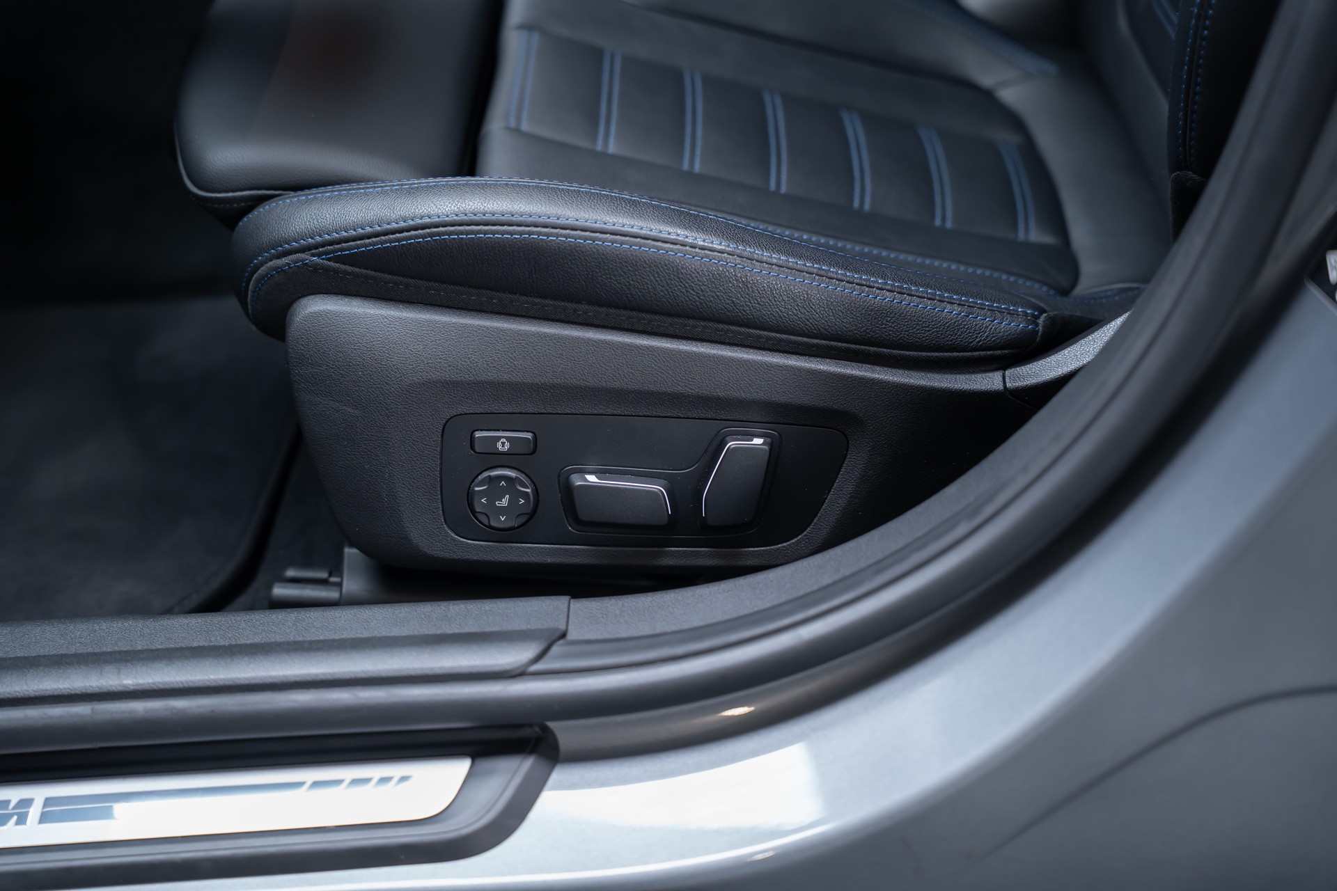 BMW 320d xDrive SAG M Sport / 360°Kamera / HeadUp / el.Sitze-image-15