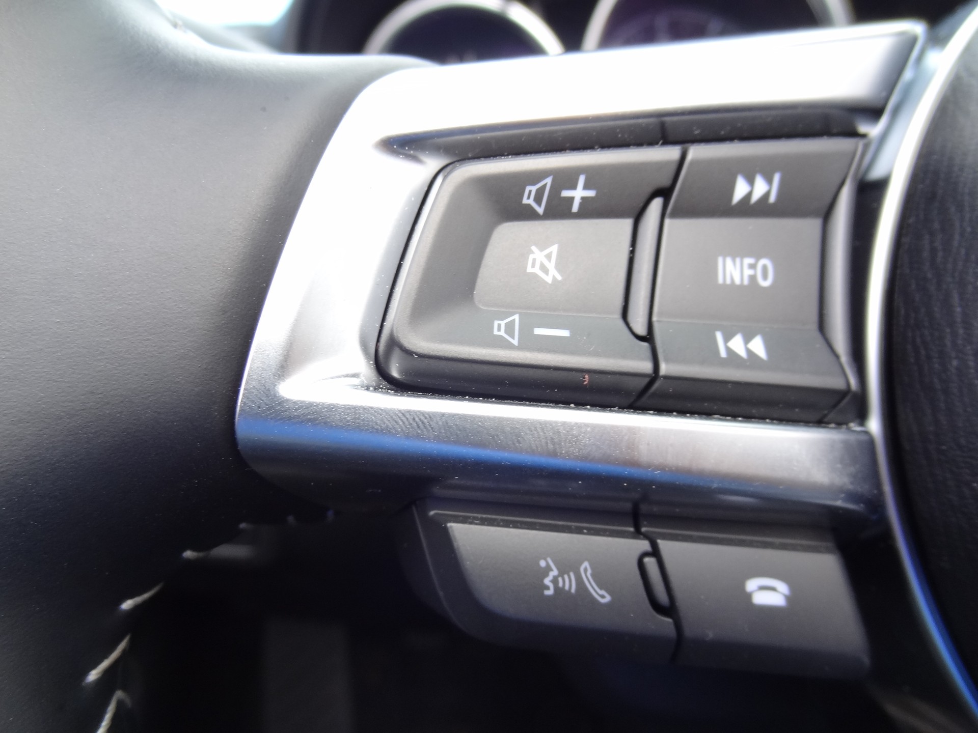 MAZDA MX-5 Skyactiv-G 132 Exclusive-line-image-13