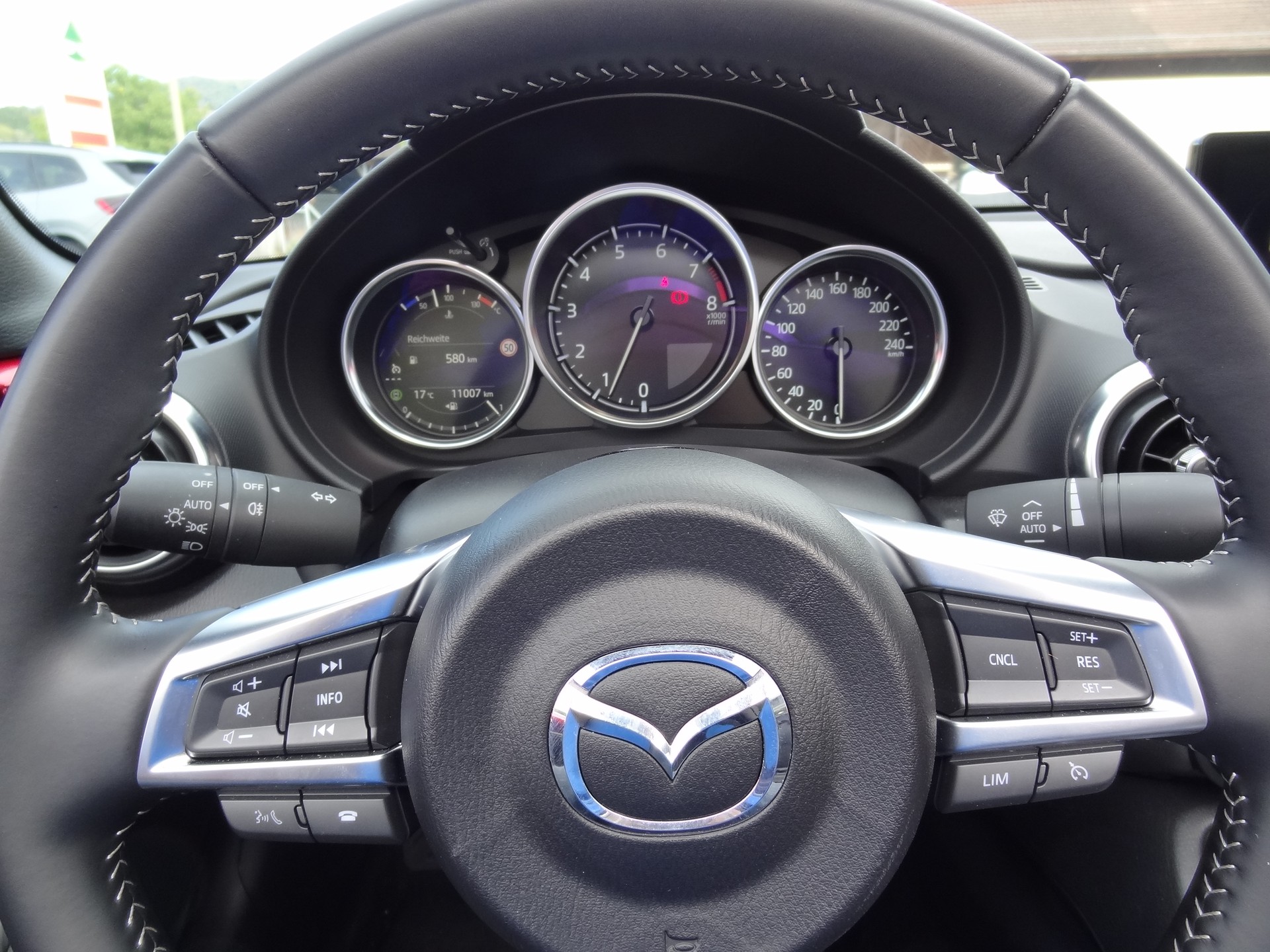 MAZDA MX-5 Skyactiv-G 132 Exclusive-line-image-15