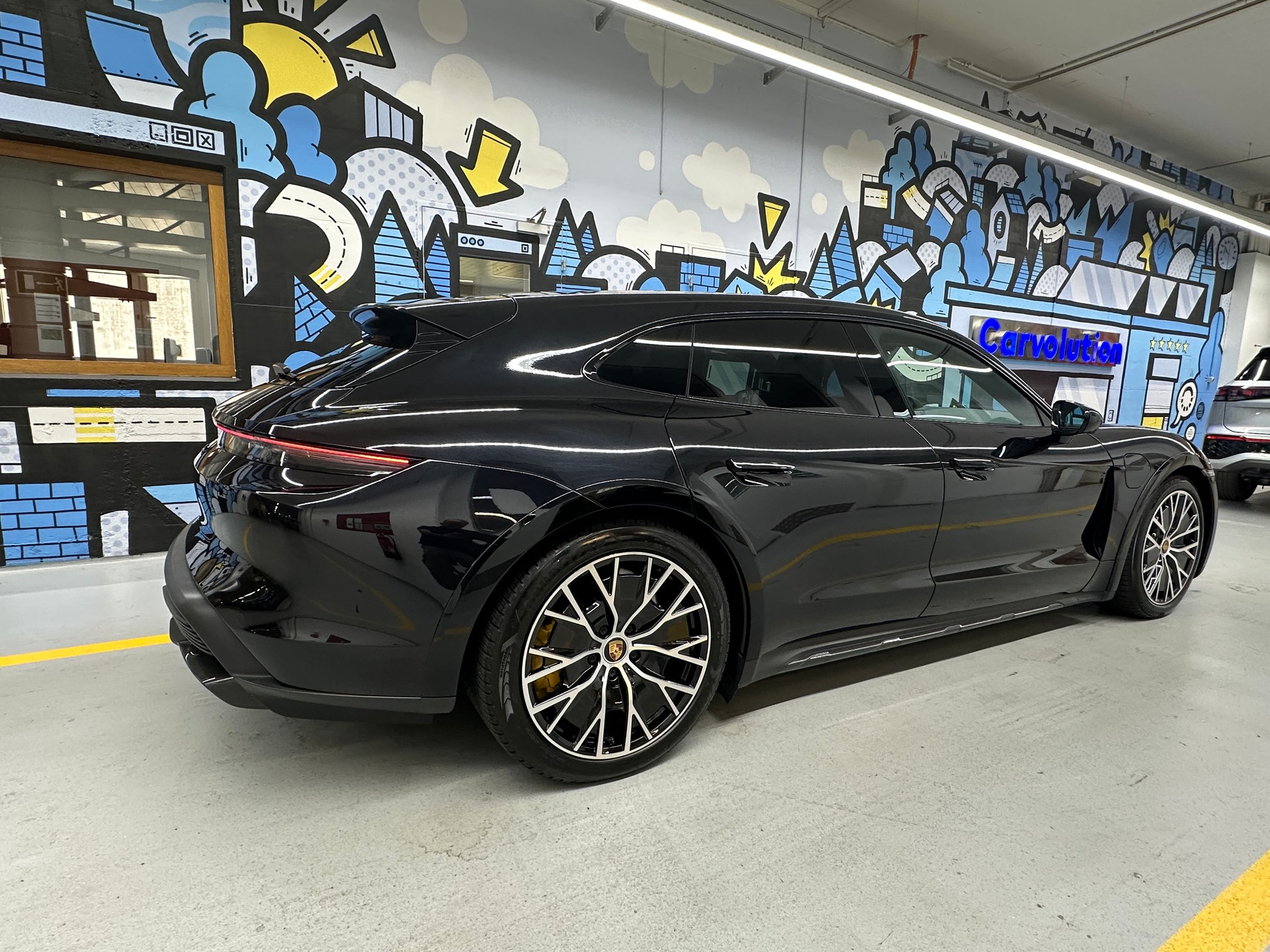 PORSCHE Taycan Turbo S Cross Turismo-image-3