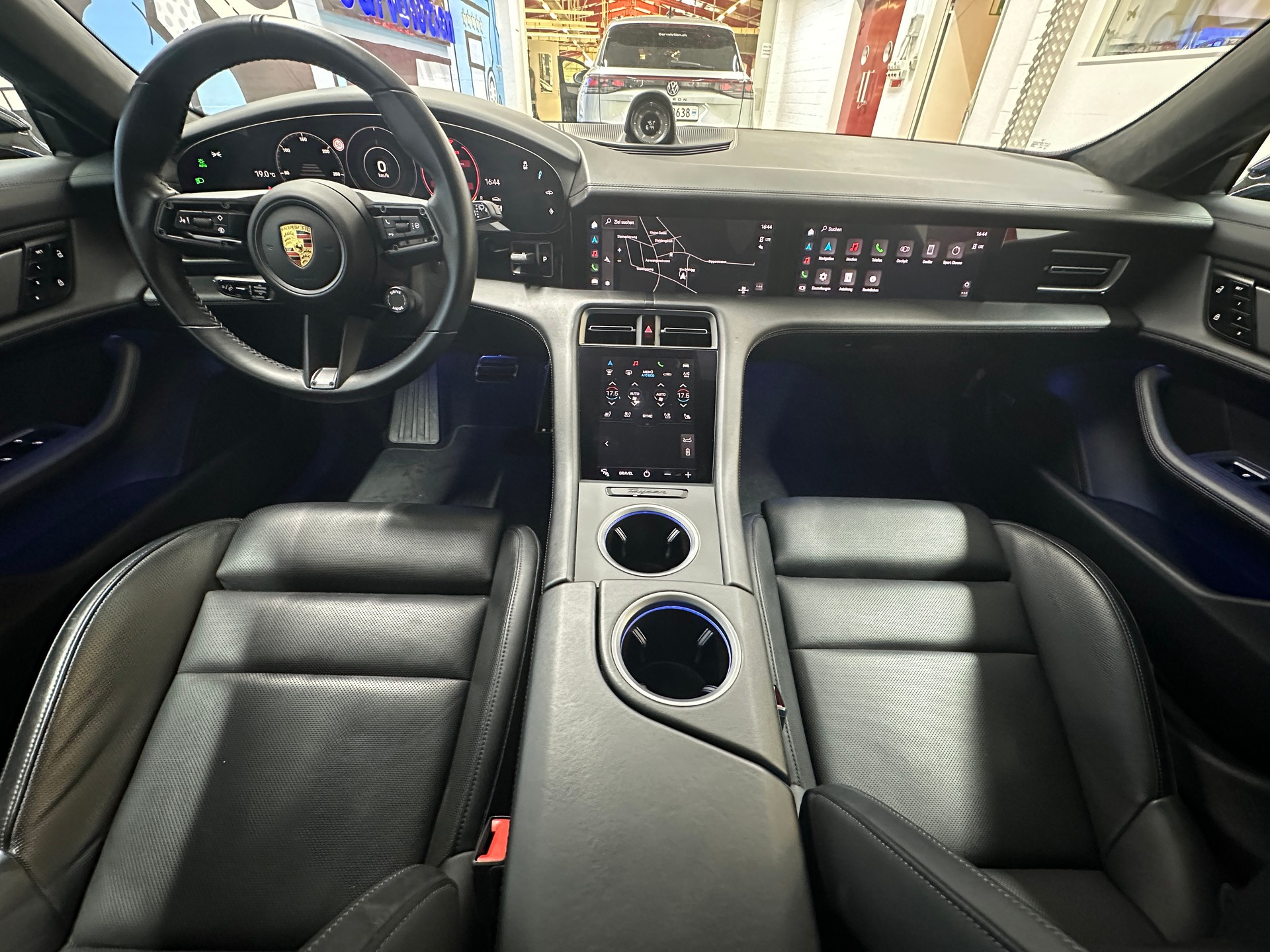 PORSCHE Taycan Turbo S Cross Turismo-image-9
