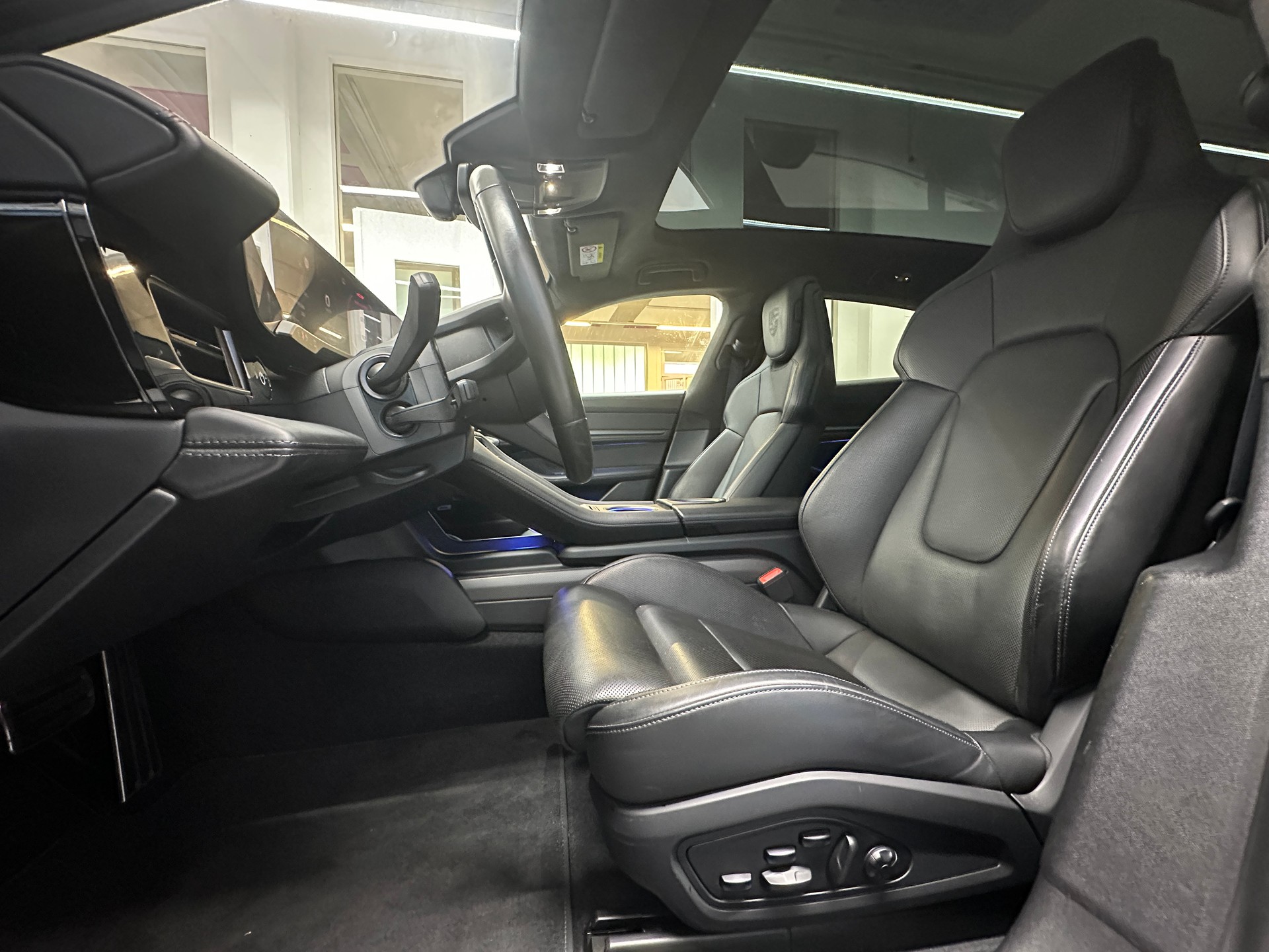 PORSCHE Taycan Turbo S Cross Turismo-image-7