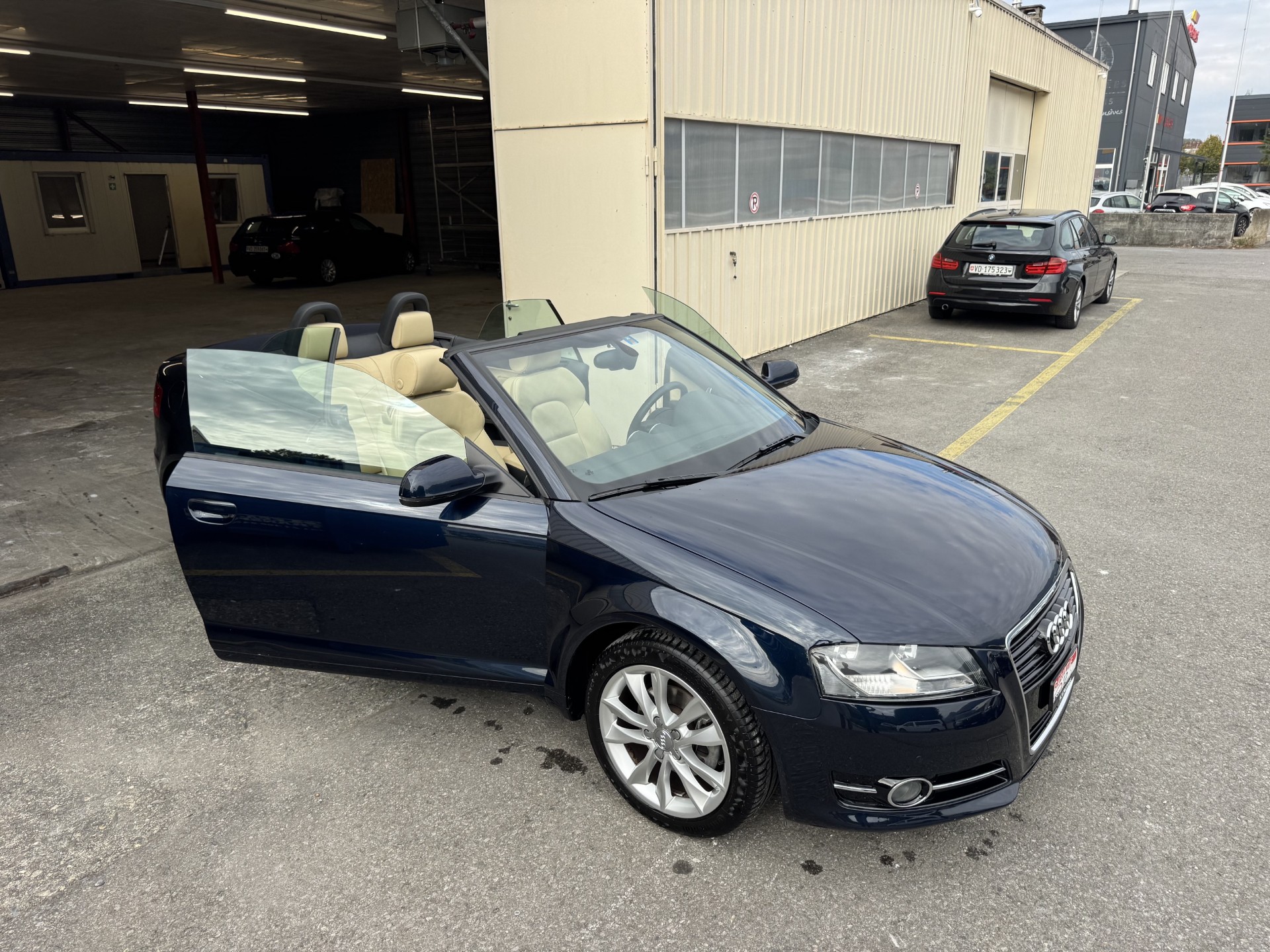 AUDI A3 Cabriolet 1.8 TFSI Ambition S-tronic-image-15