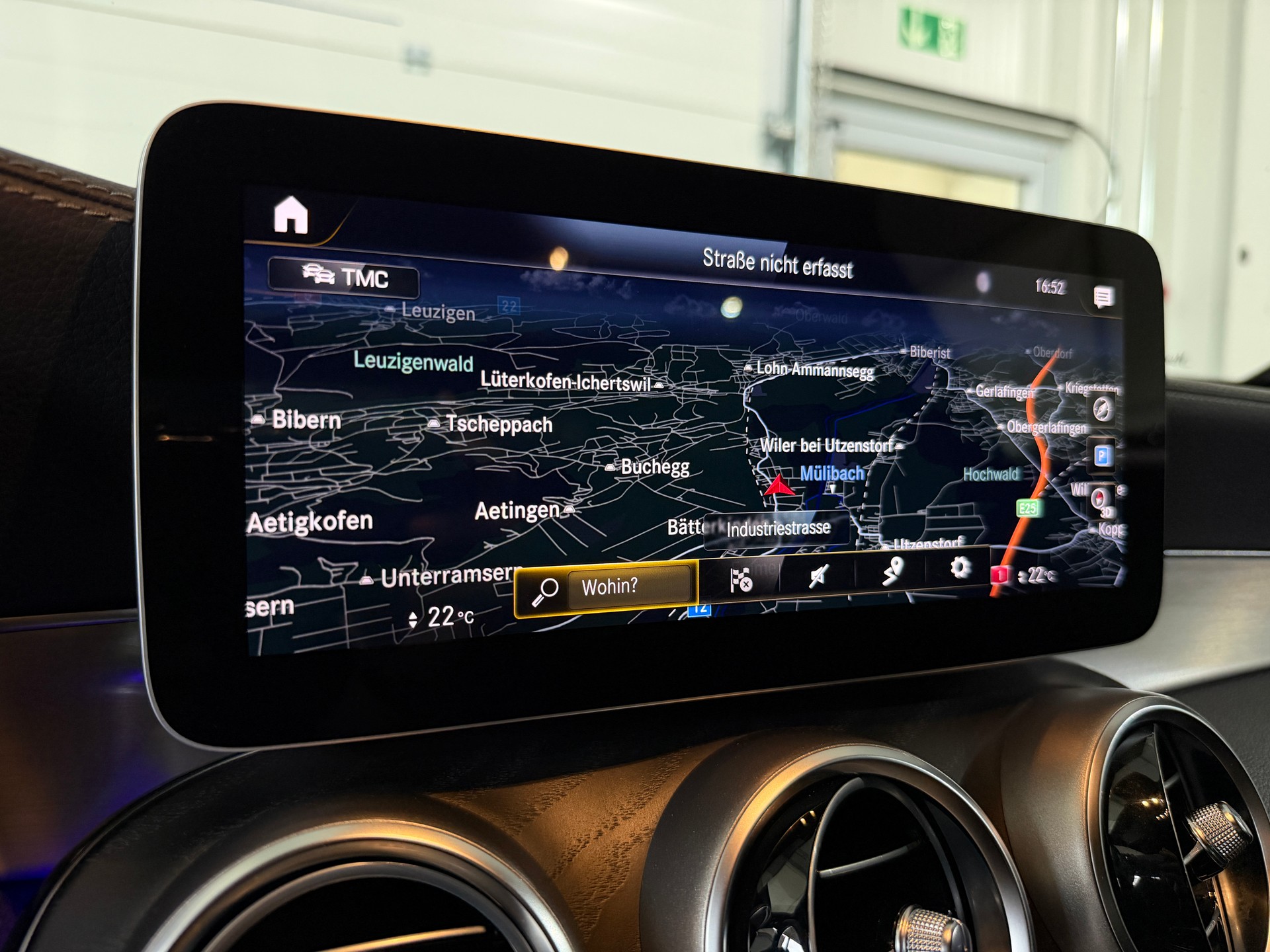MERCEDES-BENZ GLC 220 d AMG Line 4Matic 9G-Tronic (CH)-image-16
