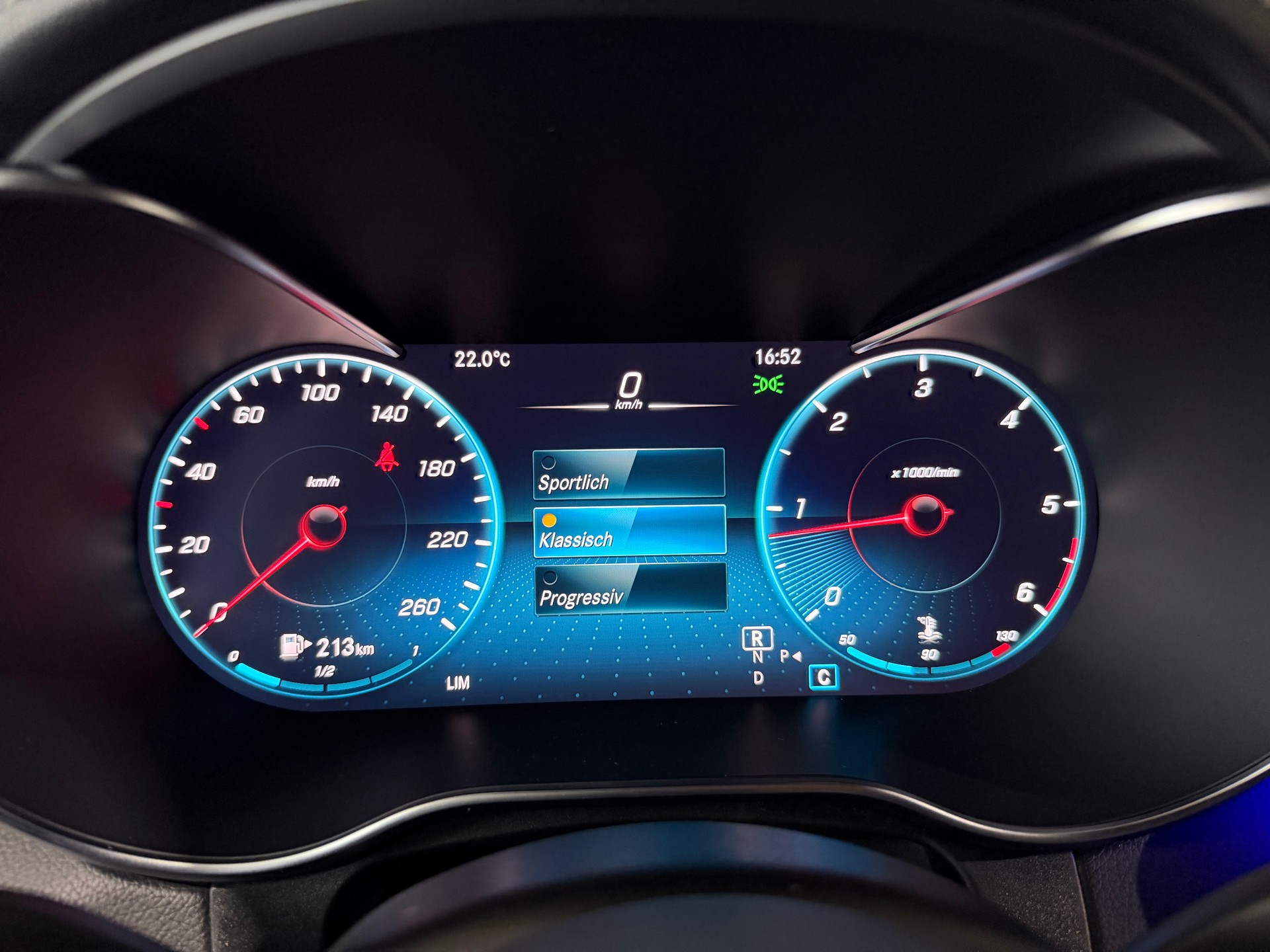 MERCEDES-BENZ GLC 220 d AMG Line 4Matic 9G-Tronic (CH)-image-9