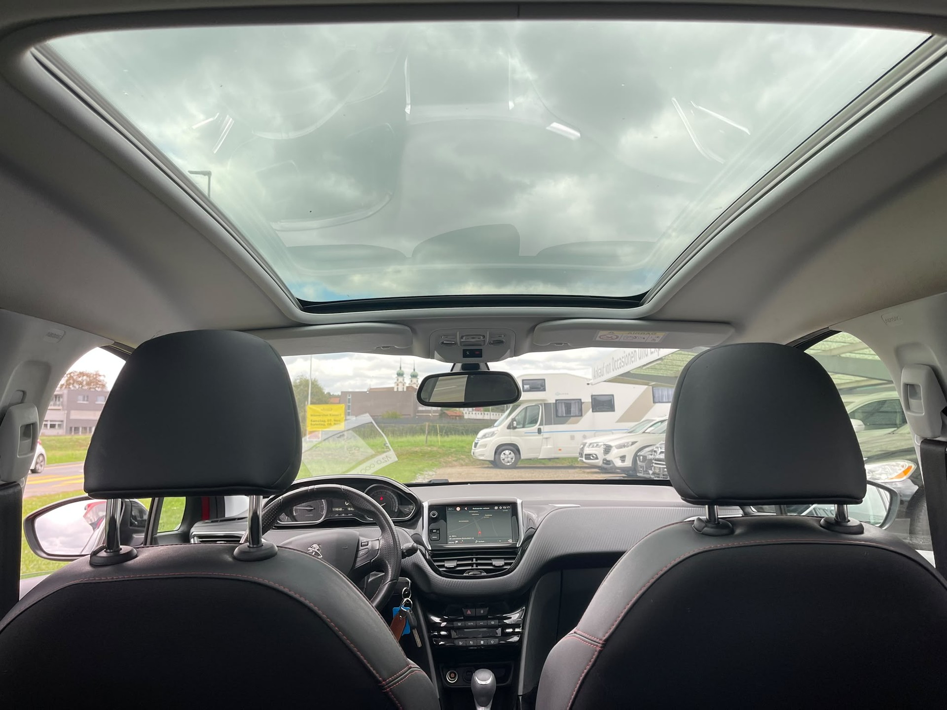 PEUGEOT 2008 1.2 PureTech Signature EAT6-image-11