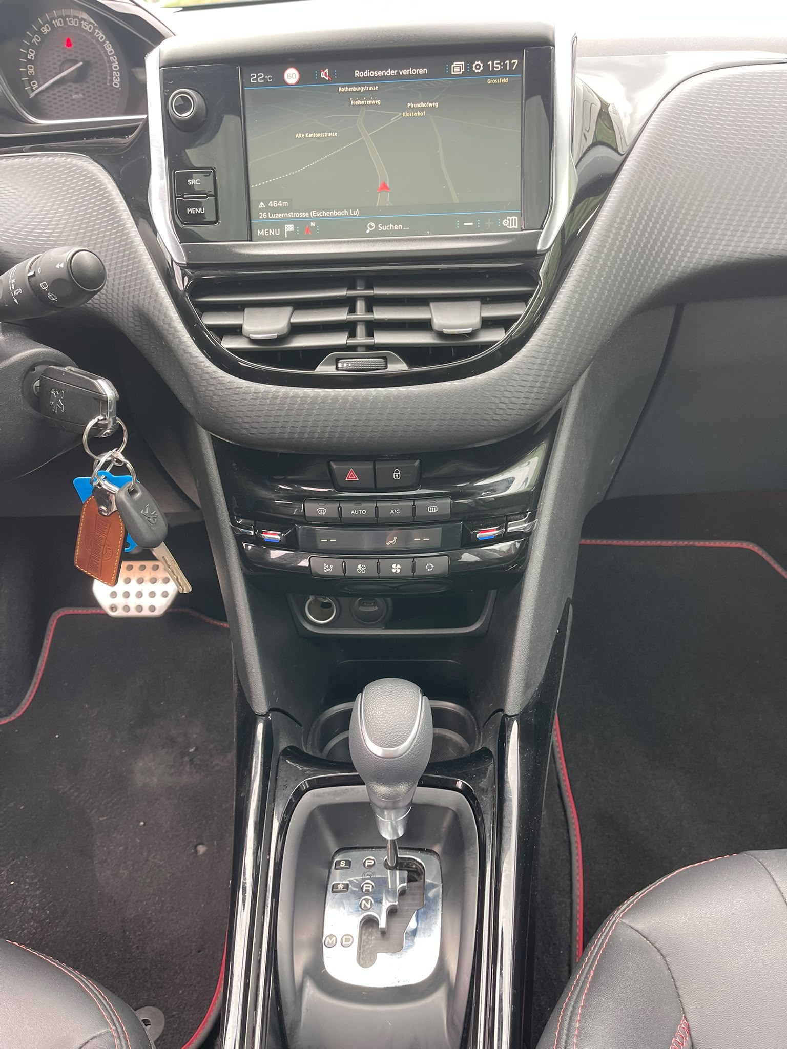 PEUGEOT 2008 1.2 PureTech Signature EAT6-image-8