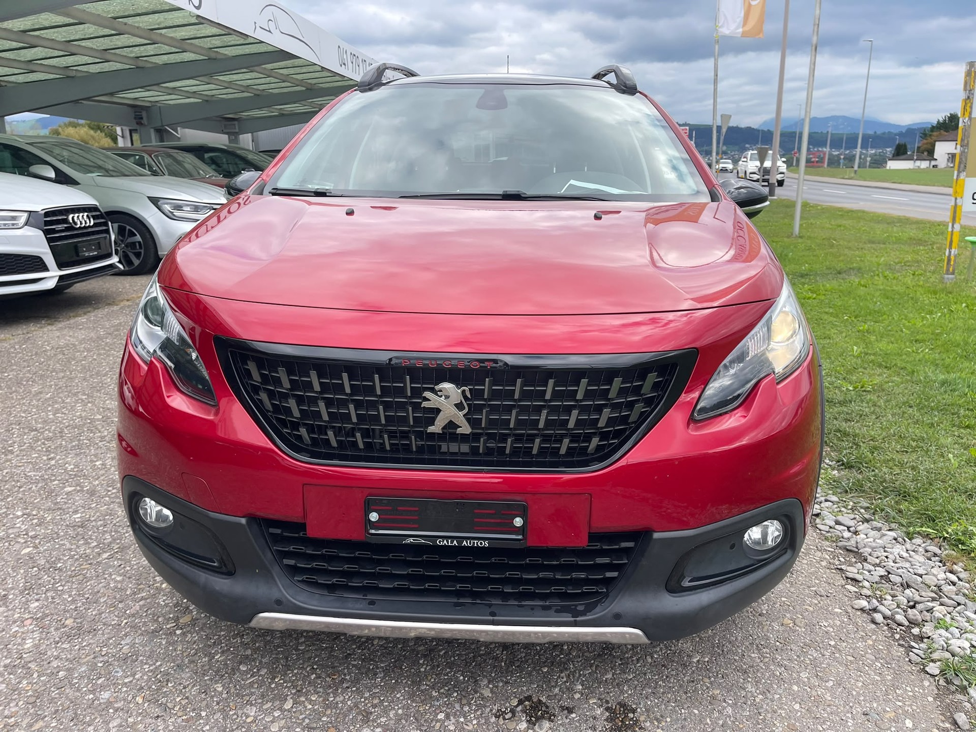 PEUGEOT 2008 1.2 PureTech Signature EAT6-image-1
