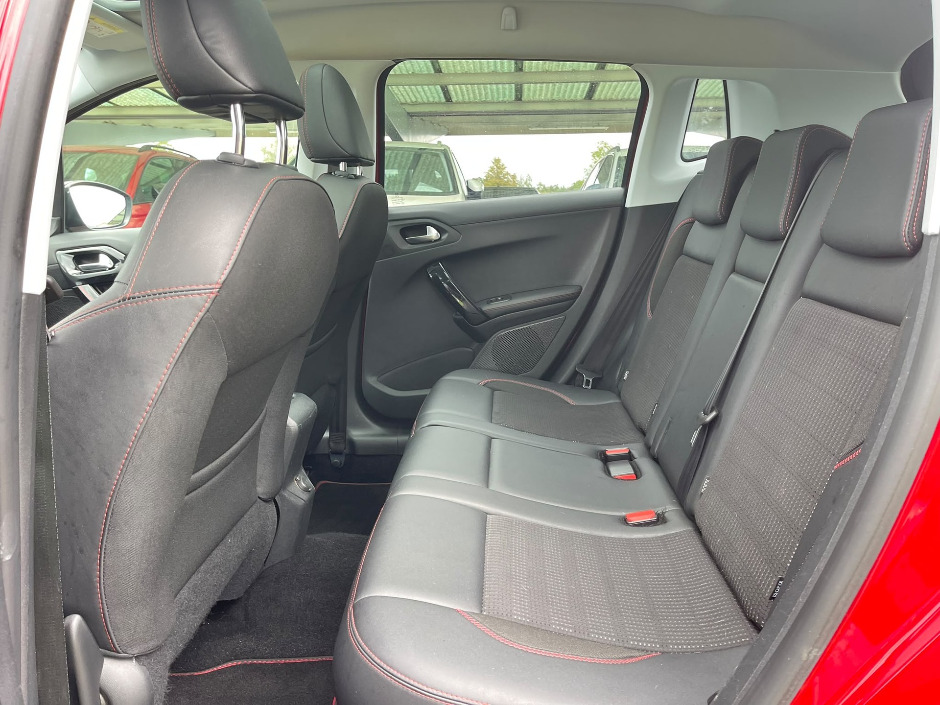 PEUGEOT 2008 1.2 PureTech Signature EAT6-image-10