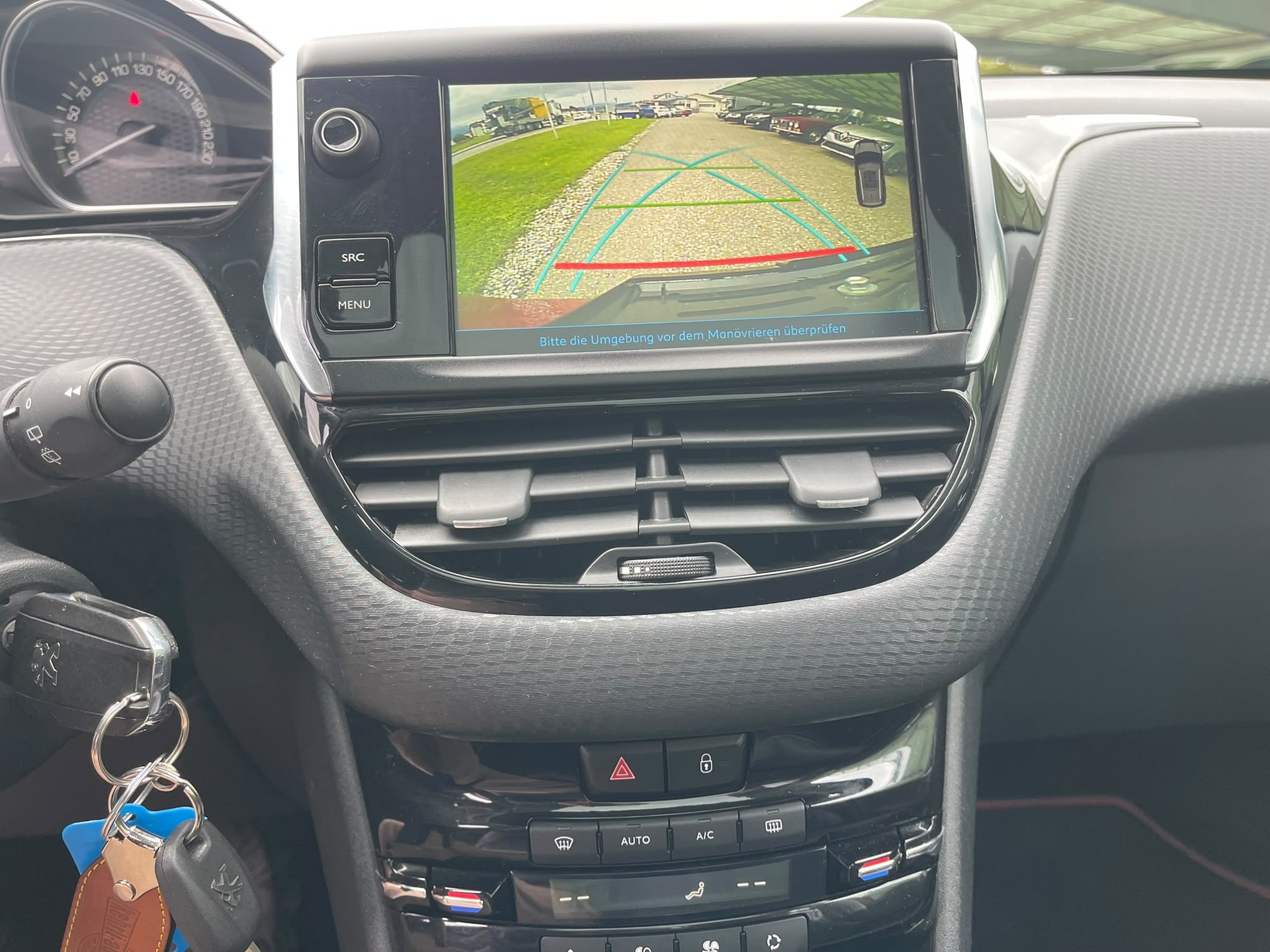 PEUGEOT 2008 1.2 PureTech Signature EAT6-image-7