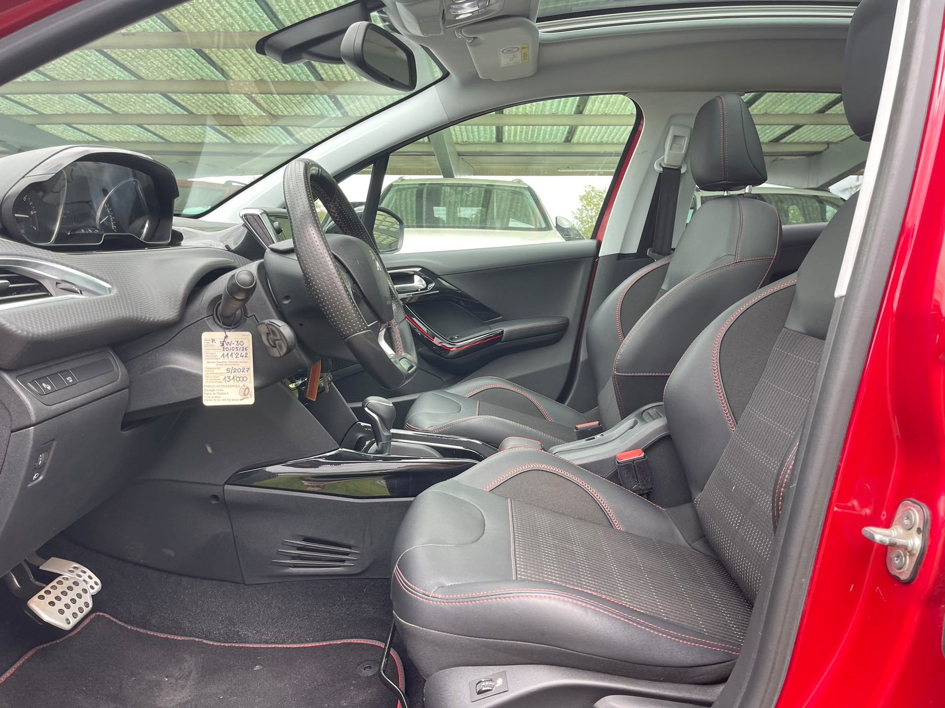 PEUGEOT 2008 1.2 PureTech Signature EAT6-image-9