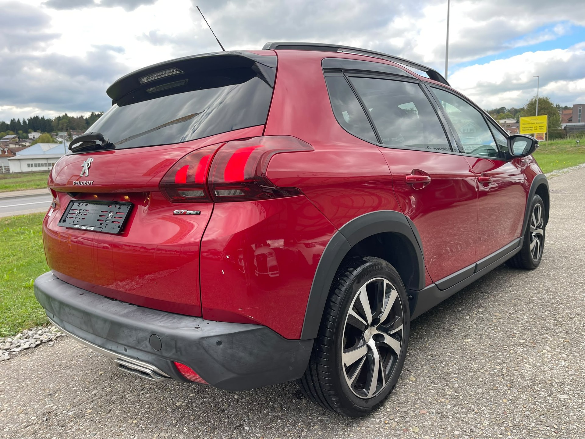 PEUGEOT 2008 1.2 PureTech Signature EAT6-image-4