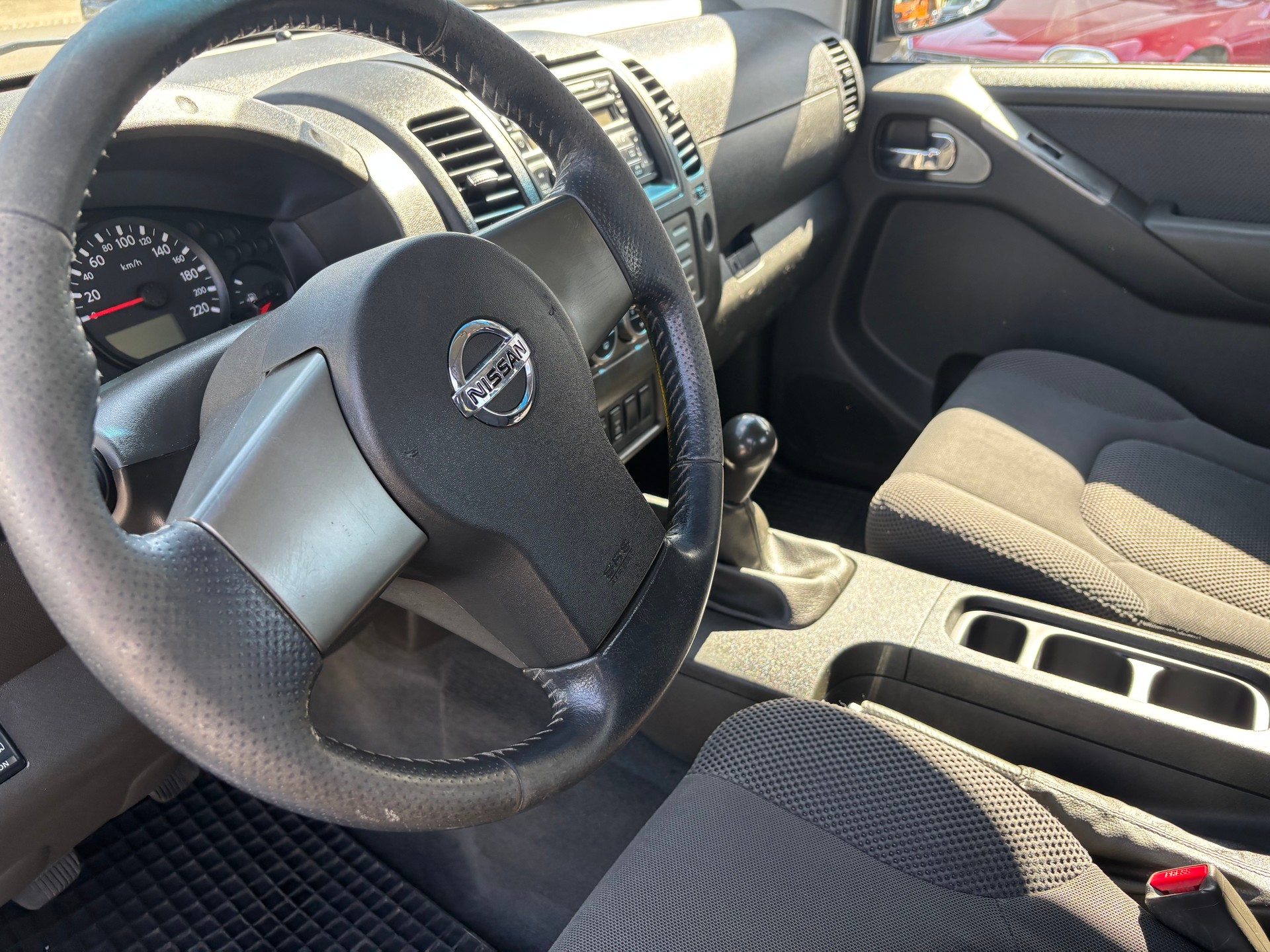 NISSAN Navara King Cab SE 2.5 dCi 4WD-image-6