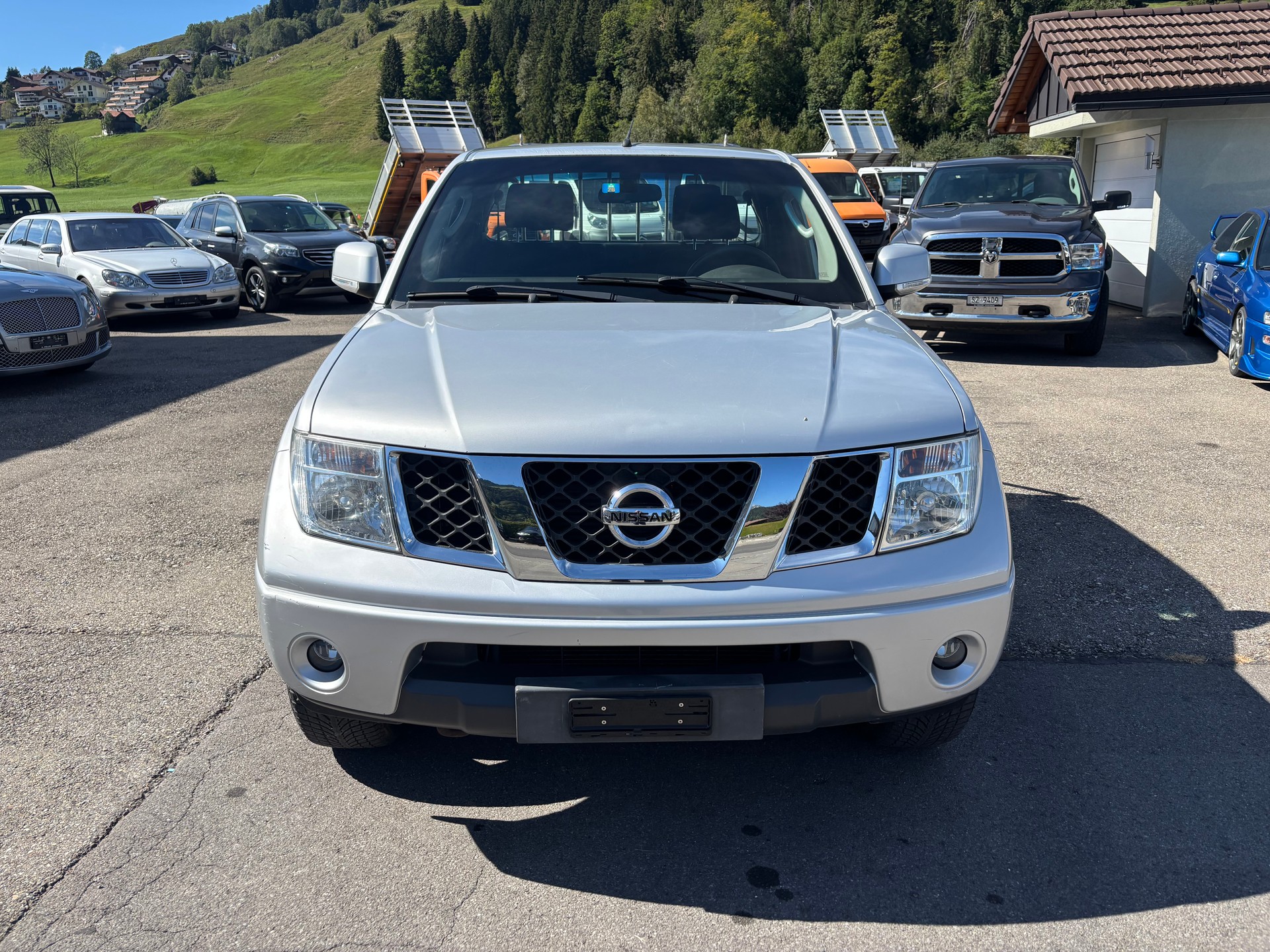 NISSAN Navara King Cab SE 2.5 dCi 4WD-image-2