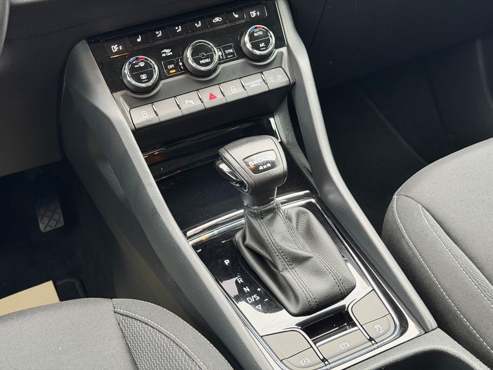 SKODA Karoq 2.0 TDI Ambition 4x4 DSG-image-13