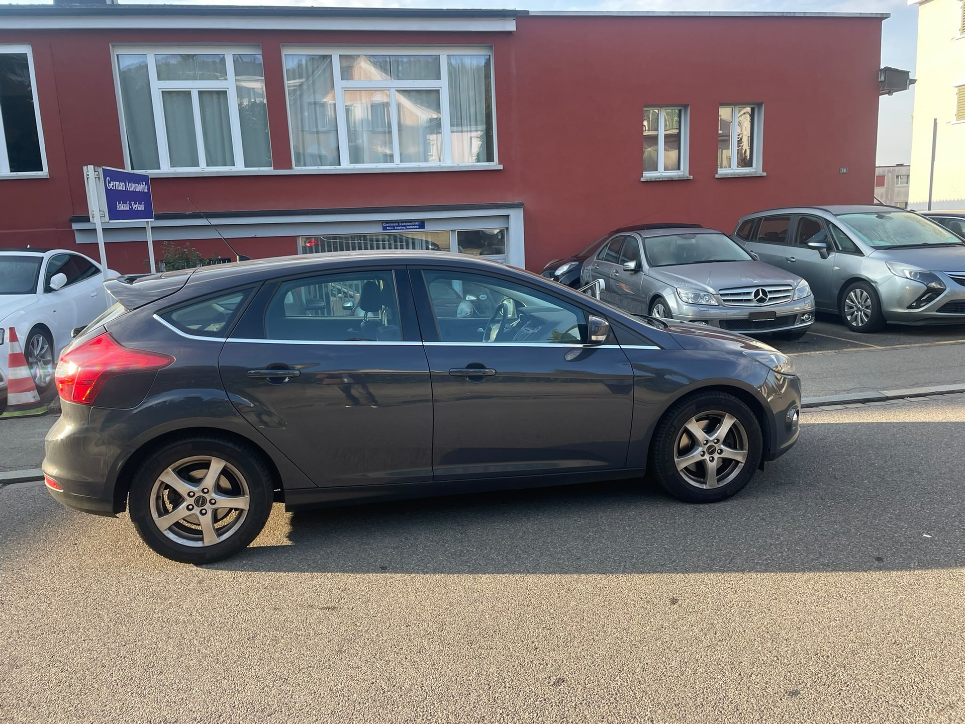 FORD Focus 1.0 SCTi Titanium-image-1