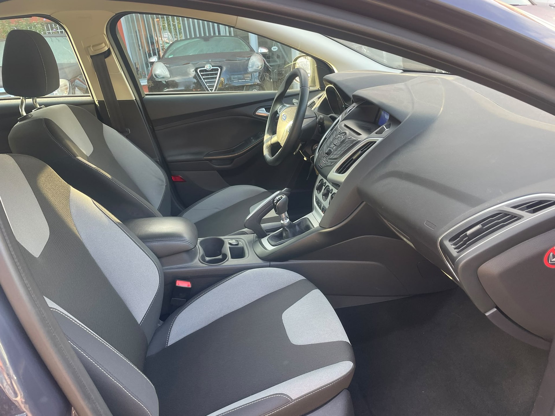 FORD Focus 1.0 SCTi Titanium-image-6