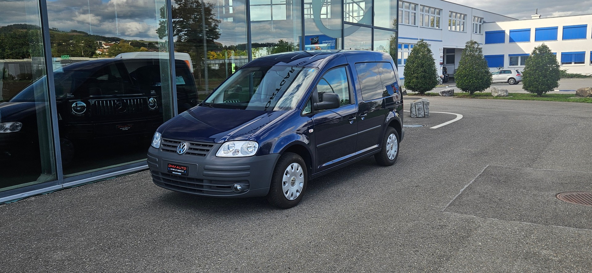 VW Behindertengerecht-Rampe / 4-Sitze & ein Rollstuhlfahrer/in-image-0