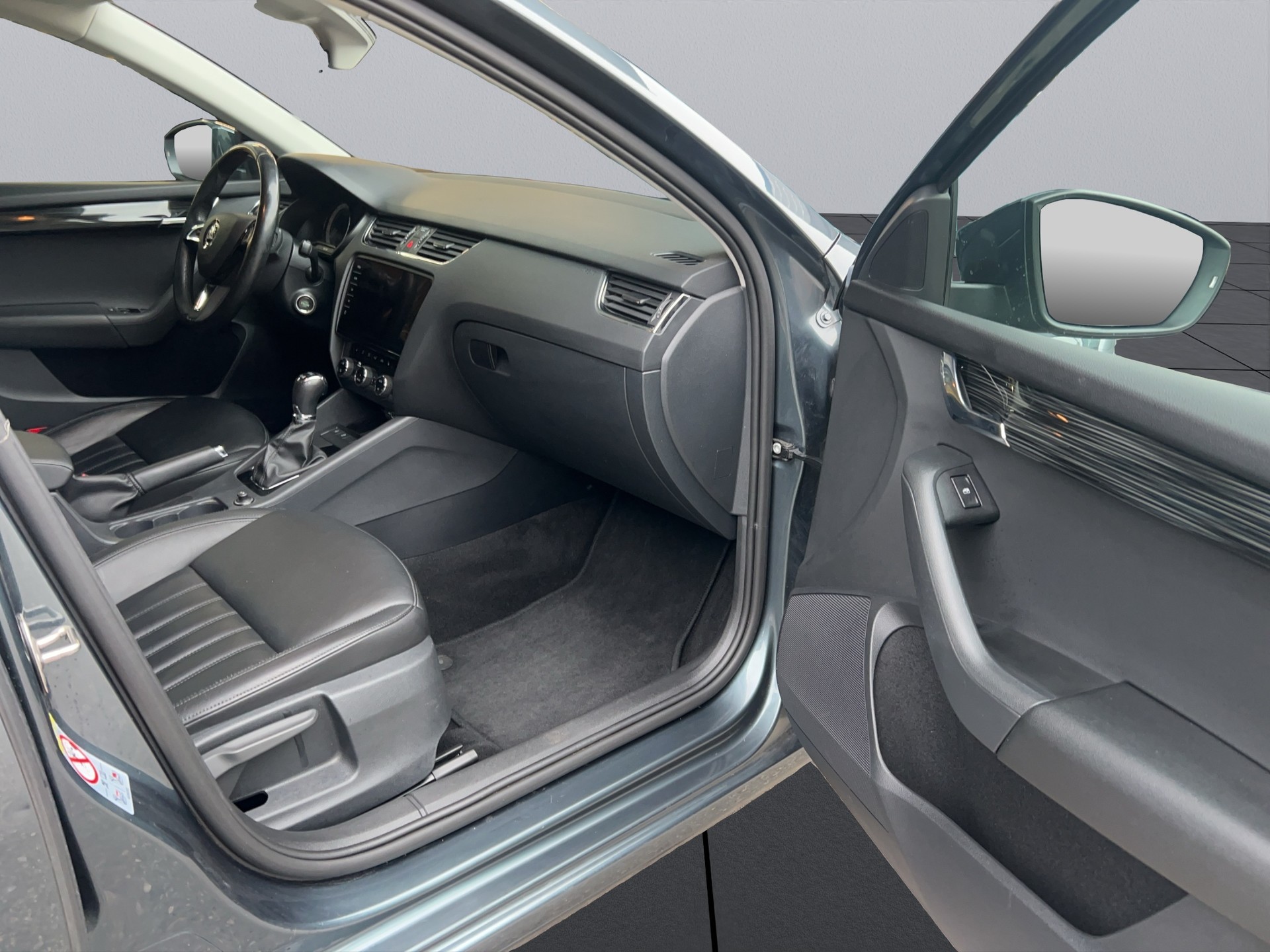 SKODA Octavia Combi 2.0 TDI Soleil 4x4 DSG-image-14