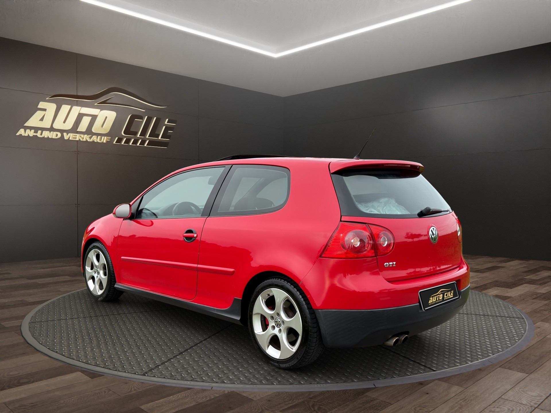 VW Golf 2.0 TFSI GTI-image-4