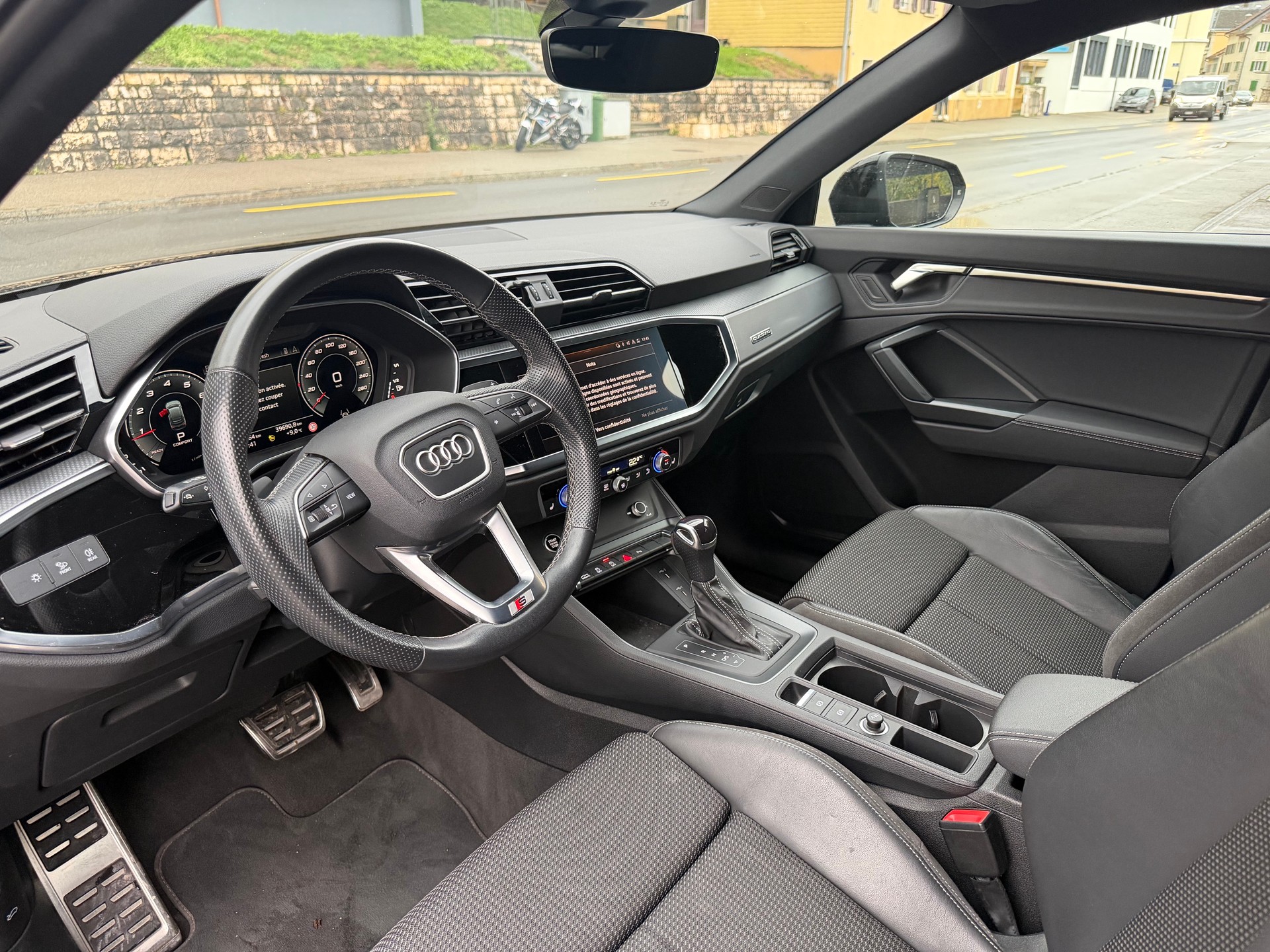 AUDI Q3 SB 40 TFSI S line qu-image-9