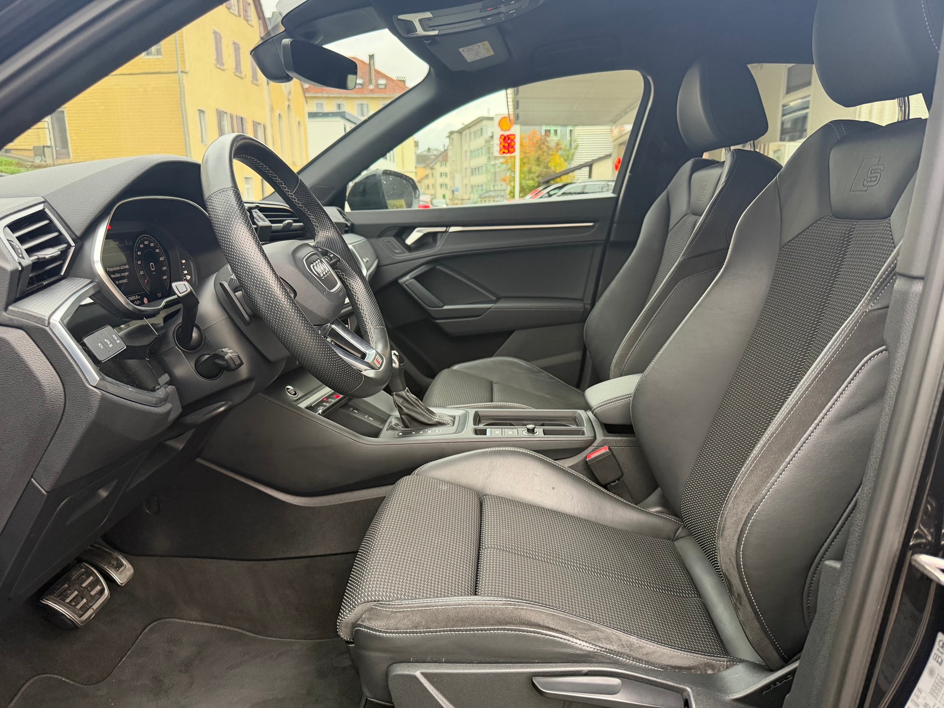 AUDI Q3 SB 40 TFSI S line qu-image-8