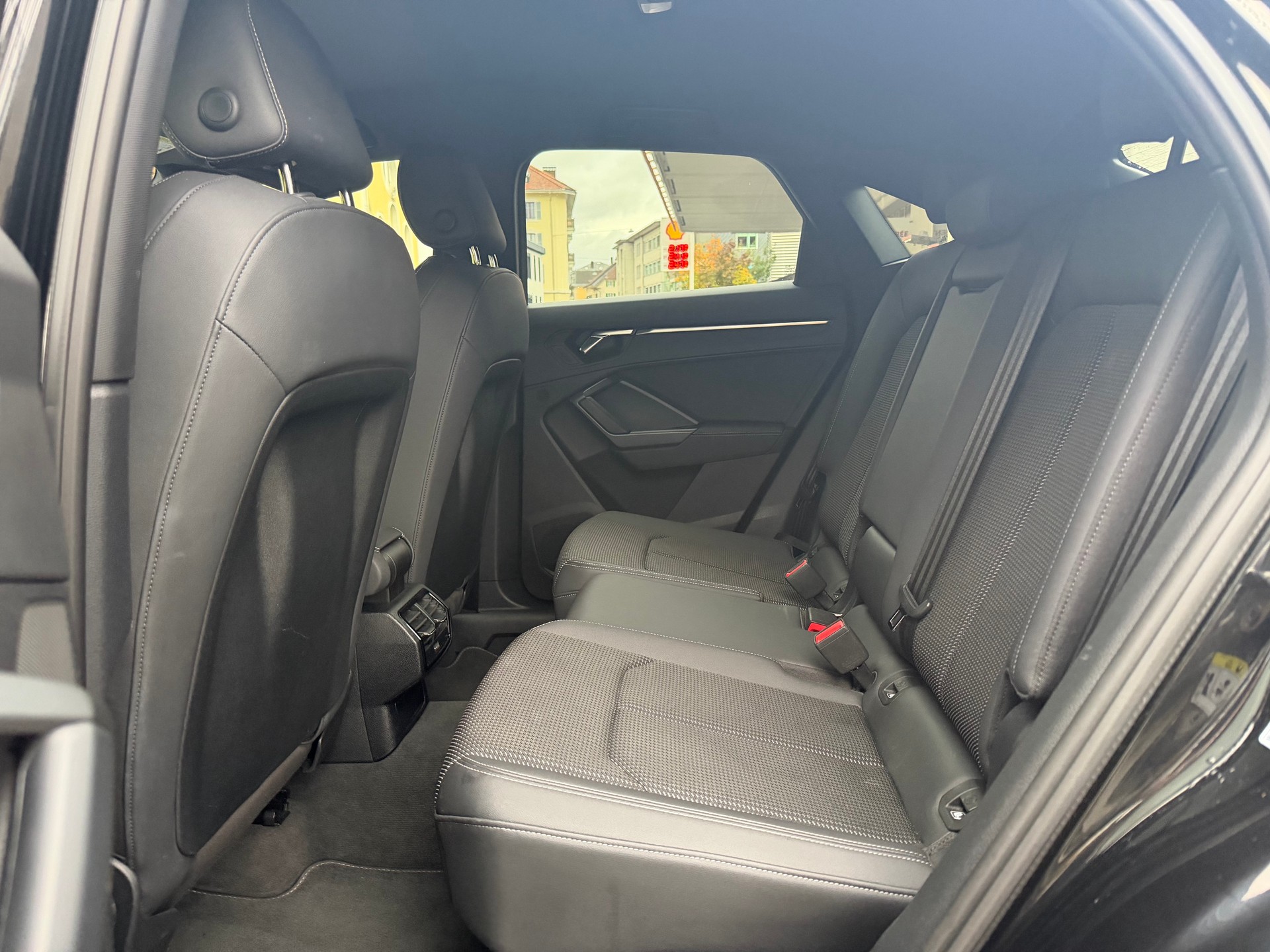AUDI Q3 SB 40 TFSI S line qu-image-7