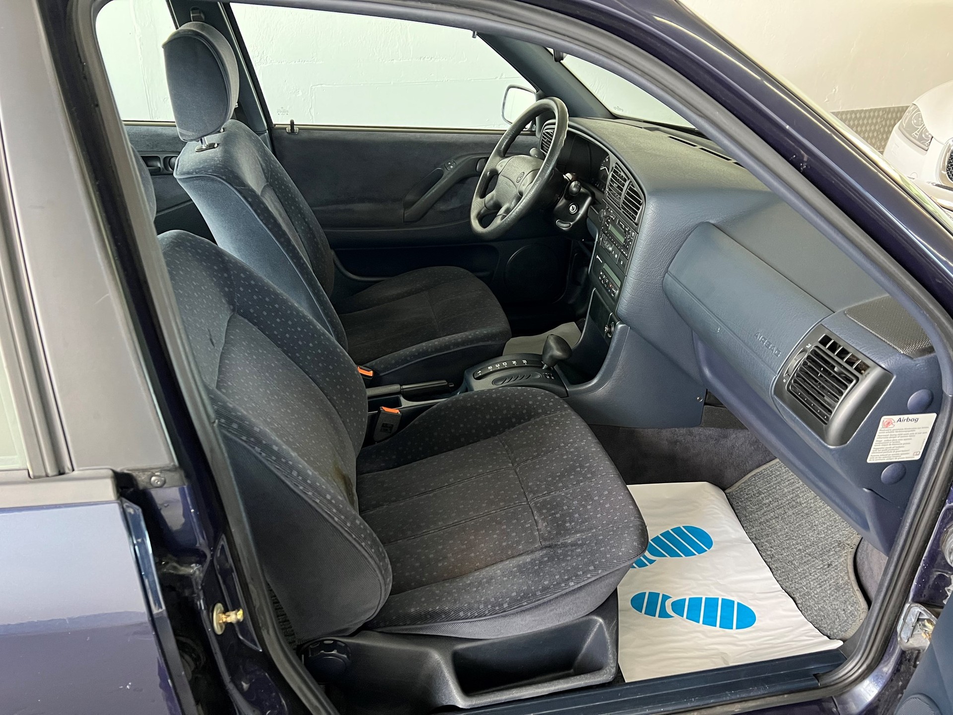 VW Passat 2000 CL-image-14