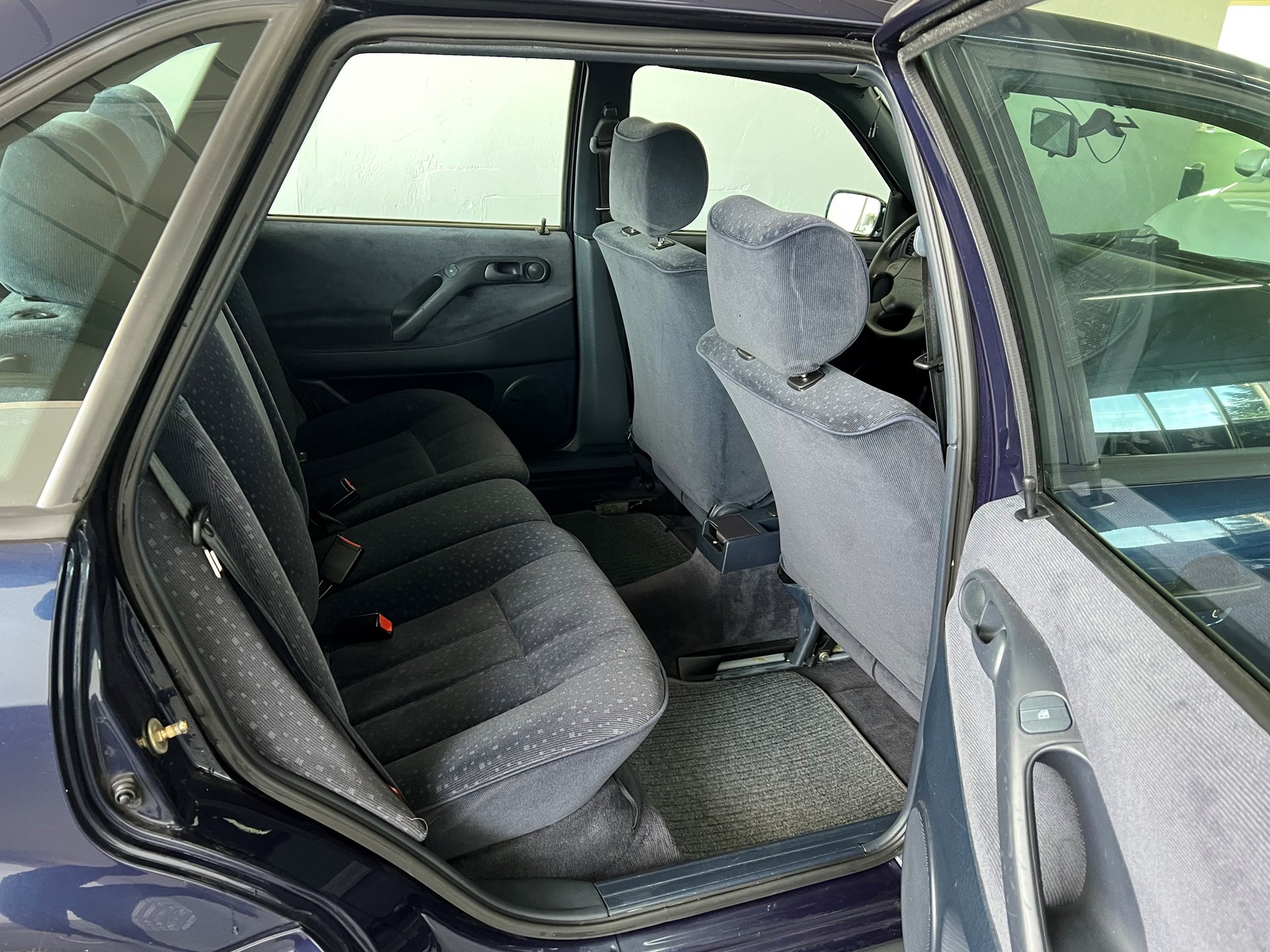VW Passat 2000 CL-image-16
