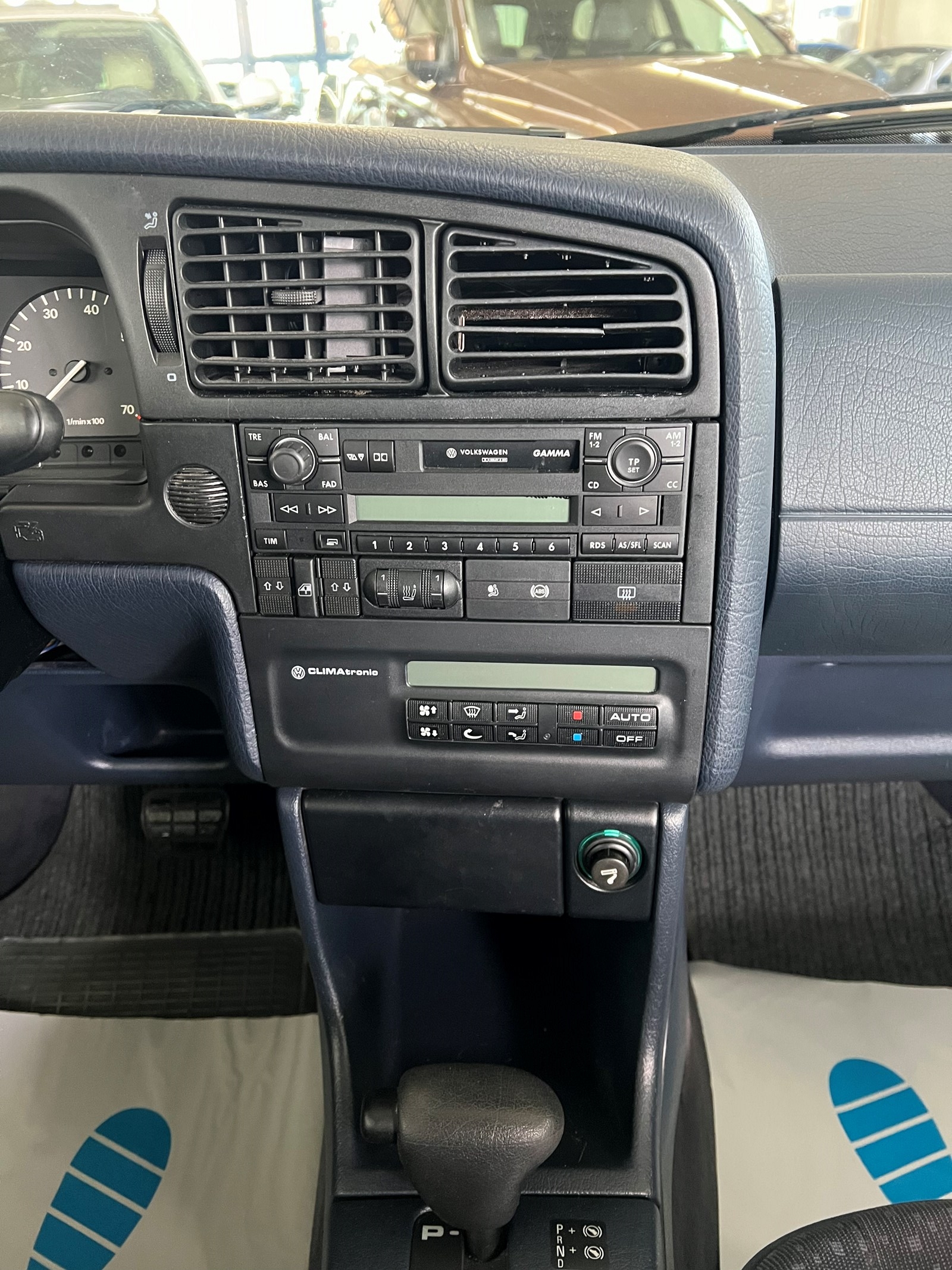 VW Passat 2000 CL-image-12