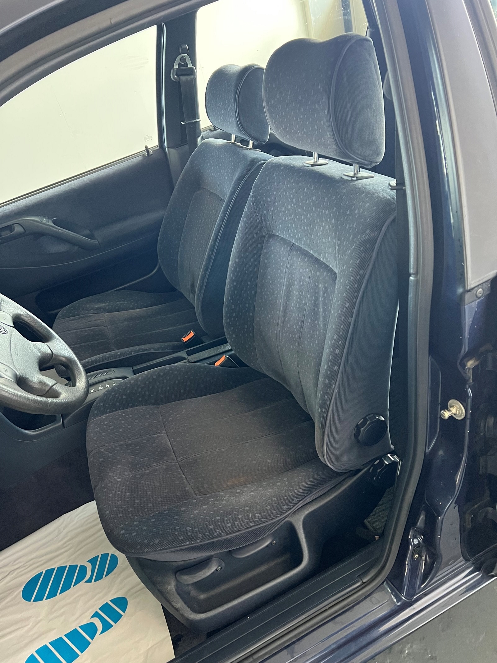 VW Passat 2000 CL-image-11