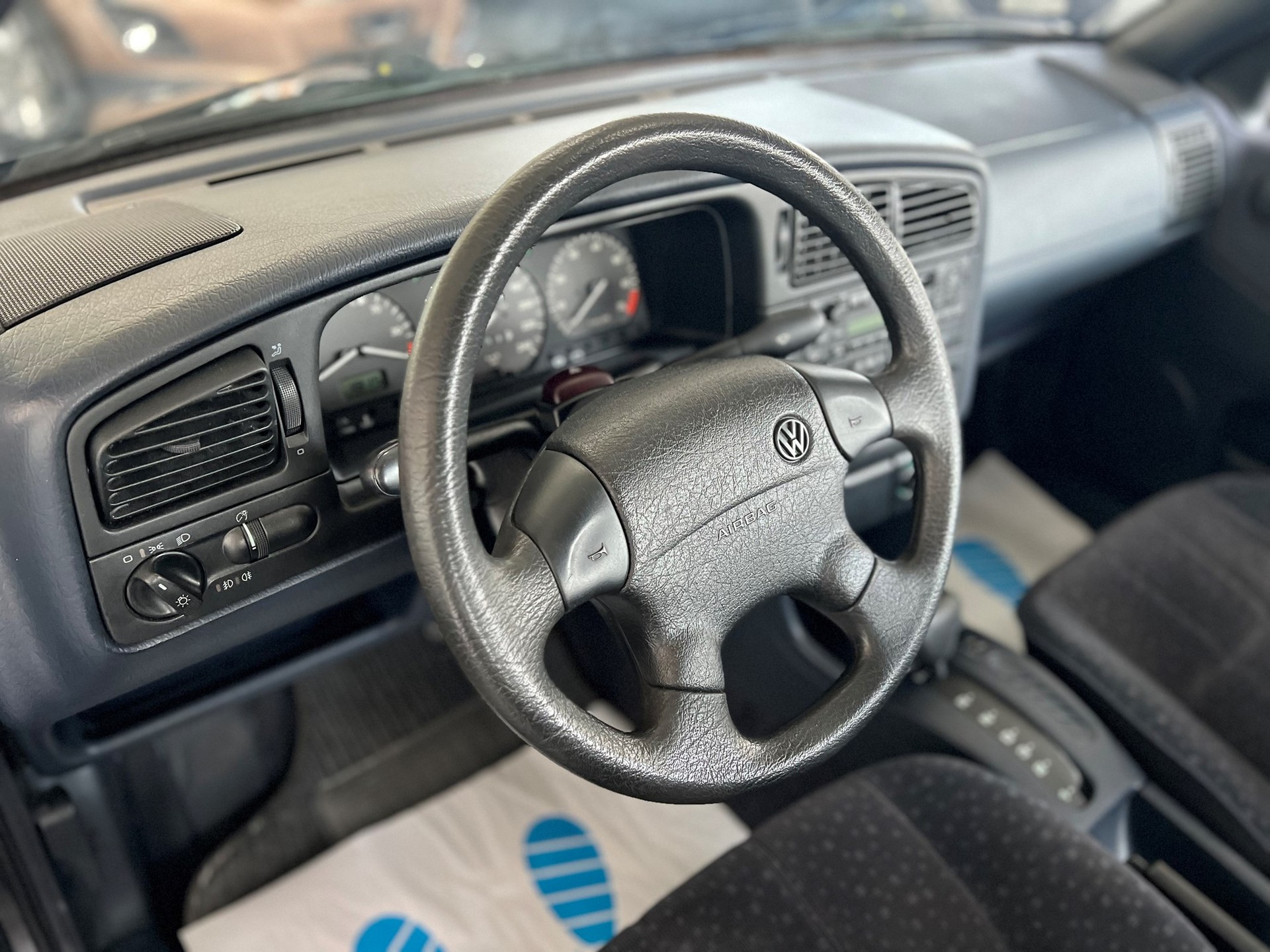 VW Passat 2000 CL-image-9
