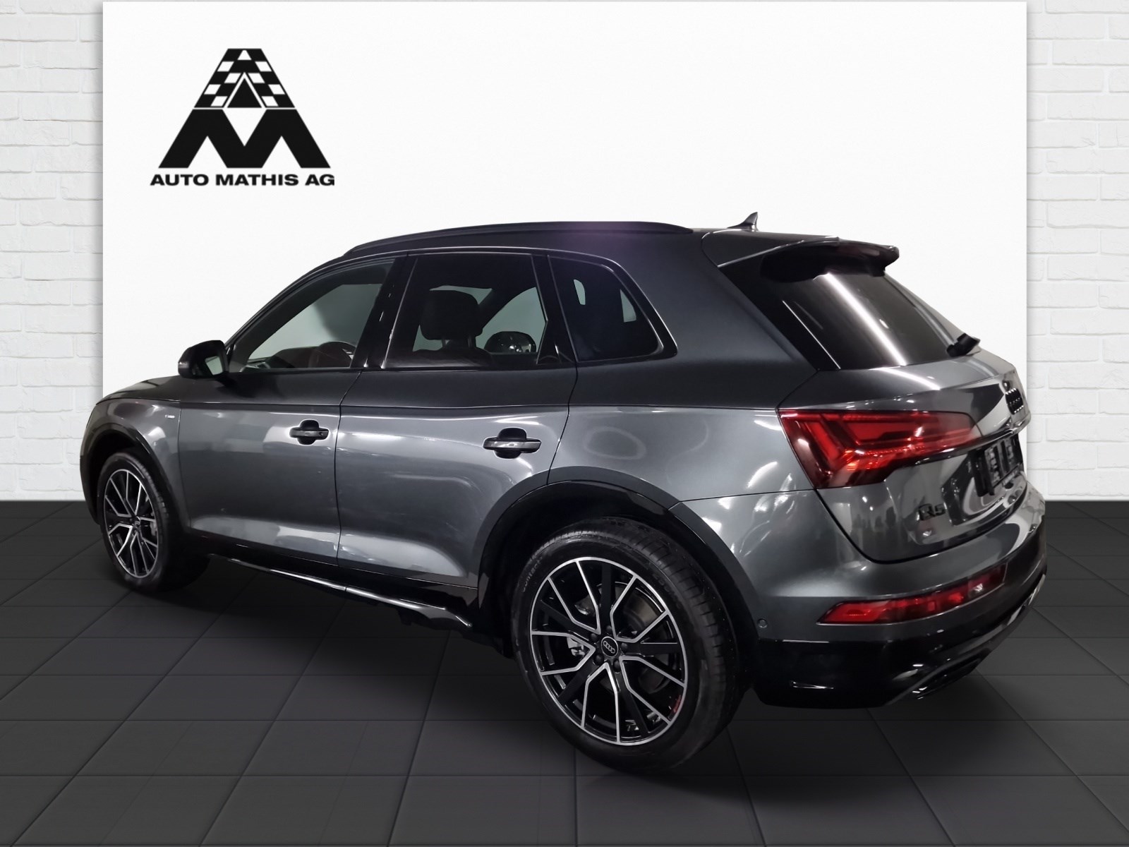 AUDI Q5 40 TDI Black Edition quattro S-tronic-image-2