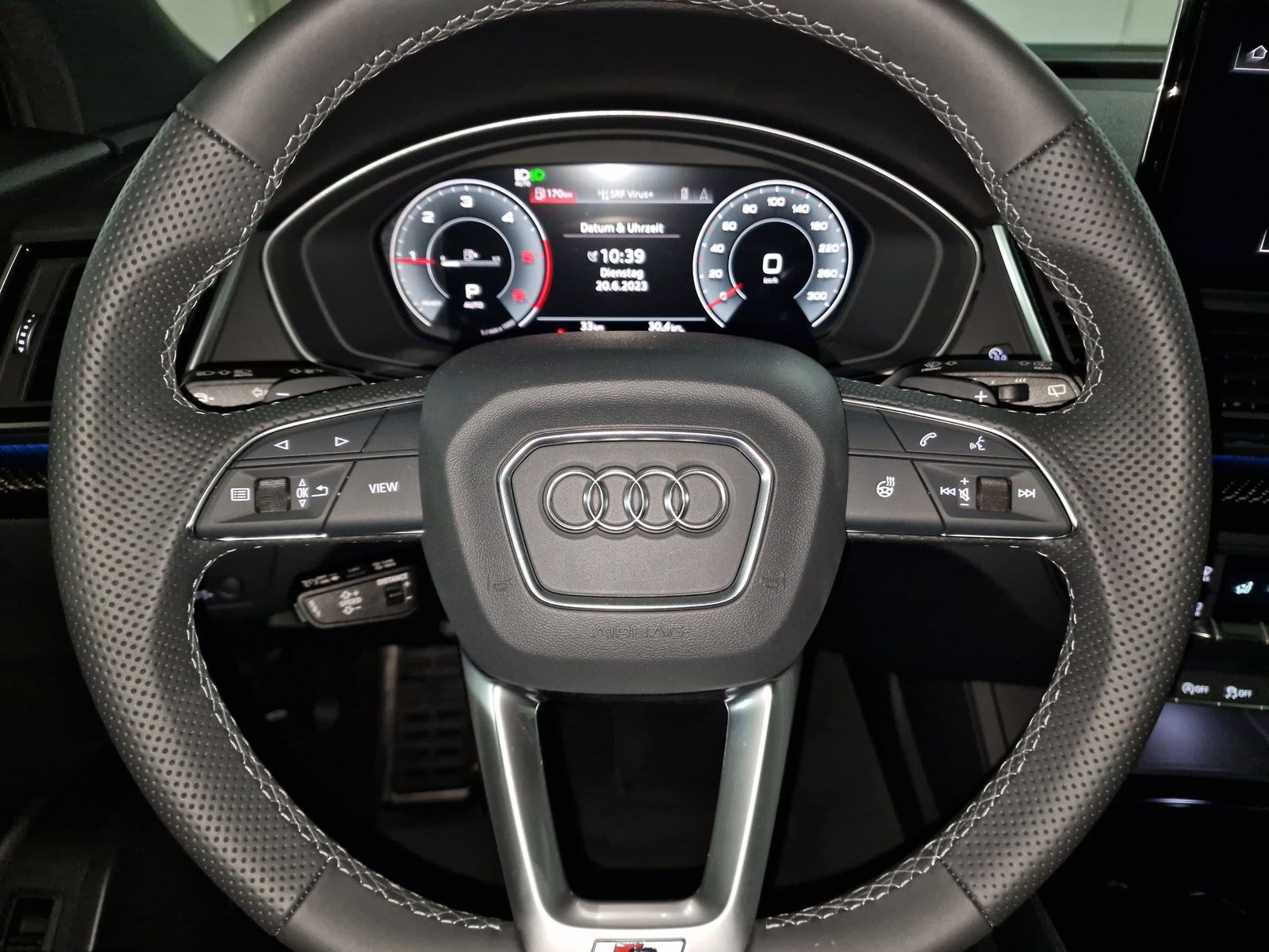 AUDI Q5 40 TDI Black Edition quattro S-tronic-image-5