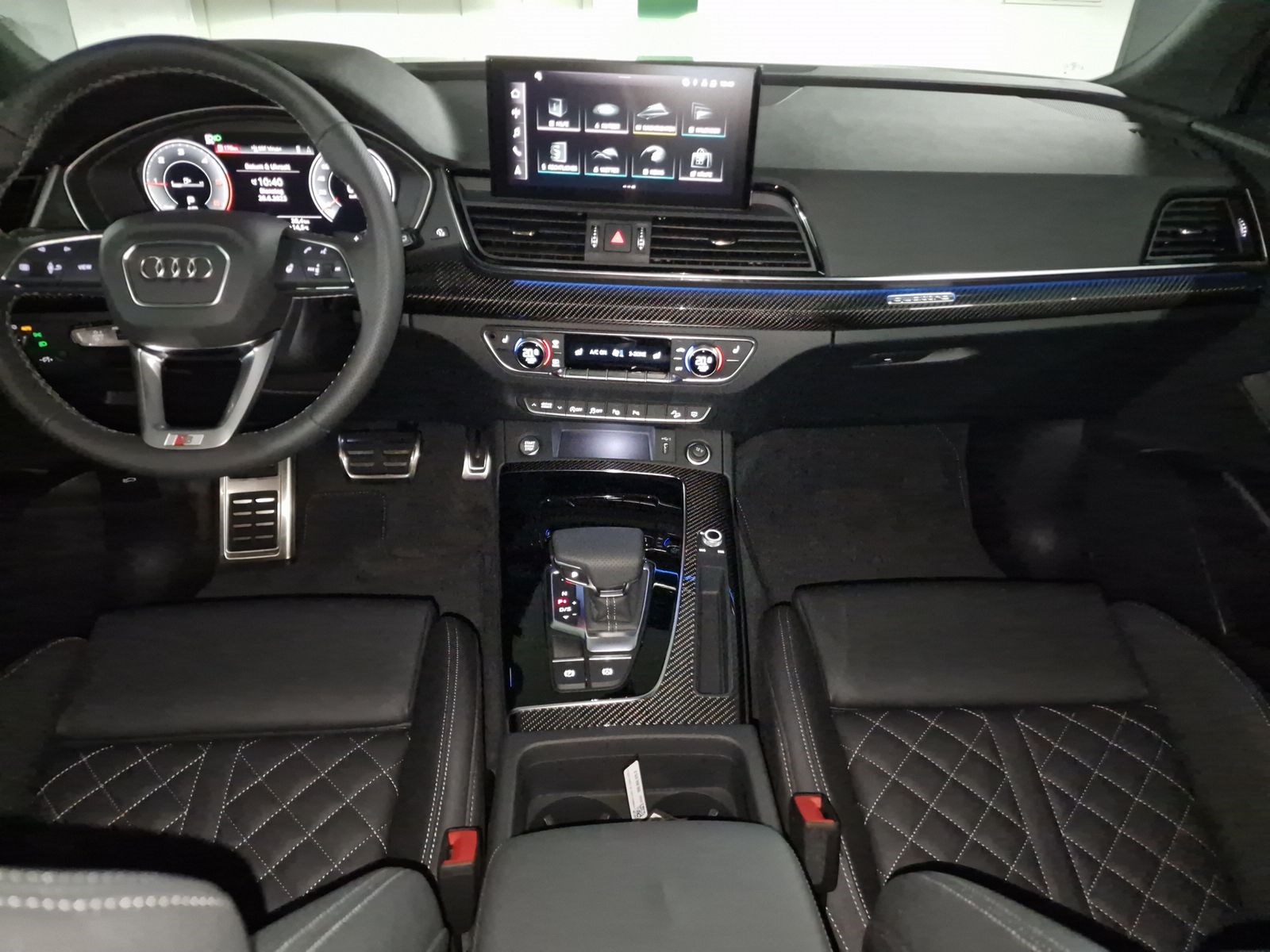AUDI Q5 40 TDI Black Edition quattro S-tronic-image-6