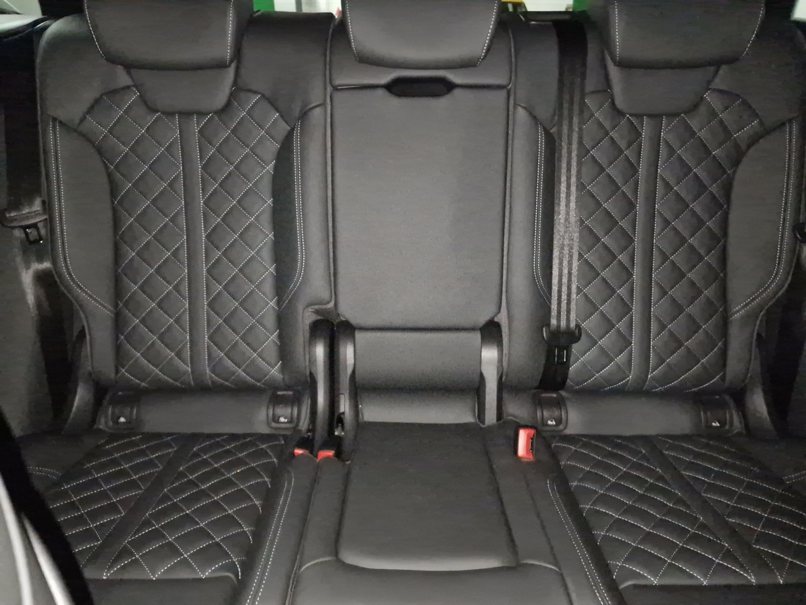 AUDI Q5 40 TDI Black Edition quattro S-tronic-image-7