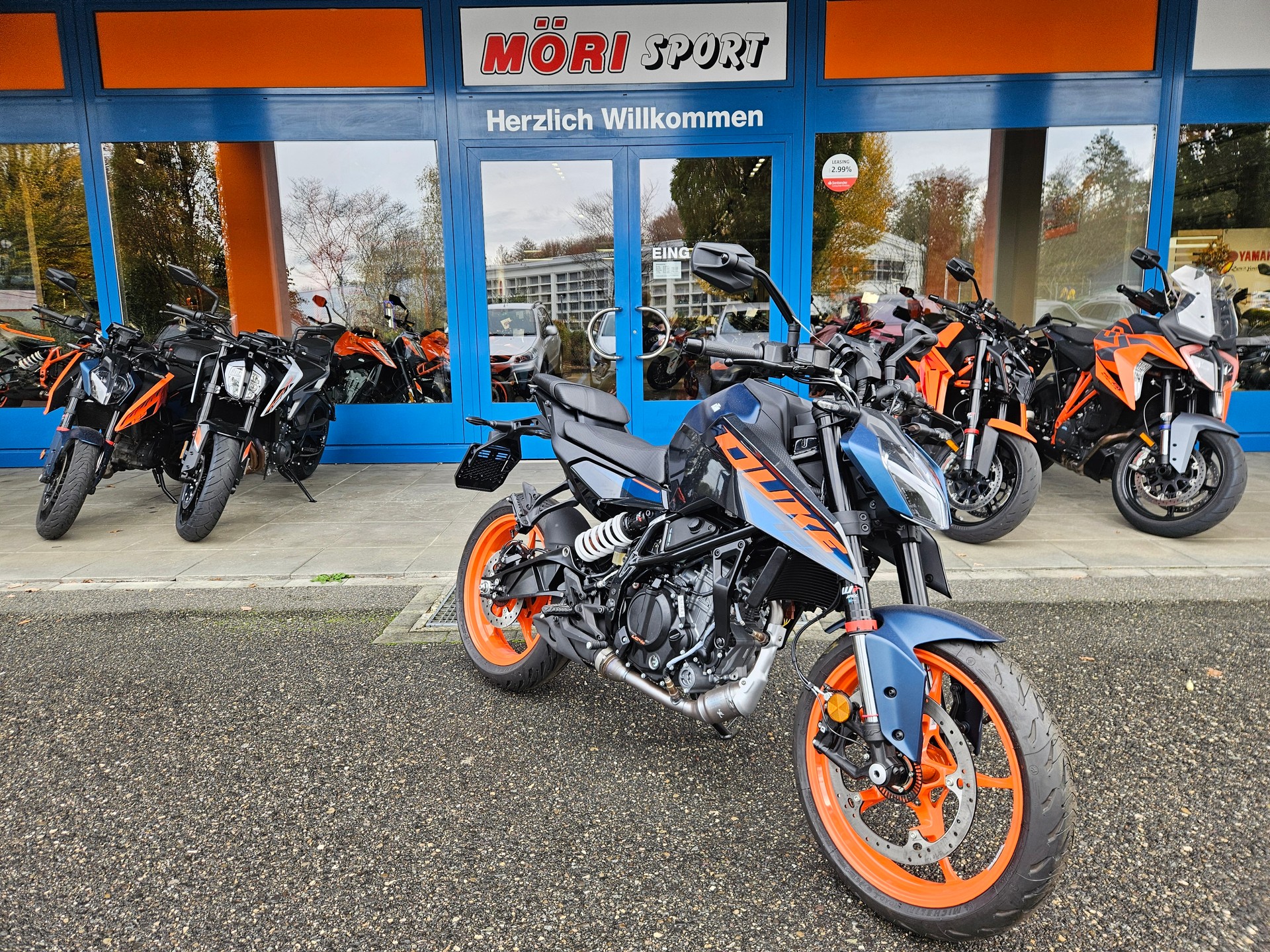 KTM 125 Duke-showroom-element-1
