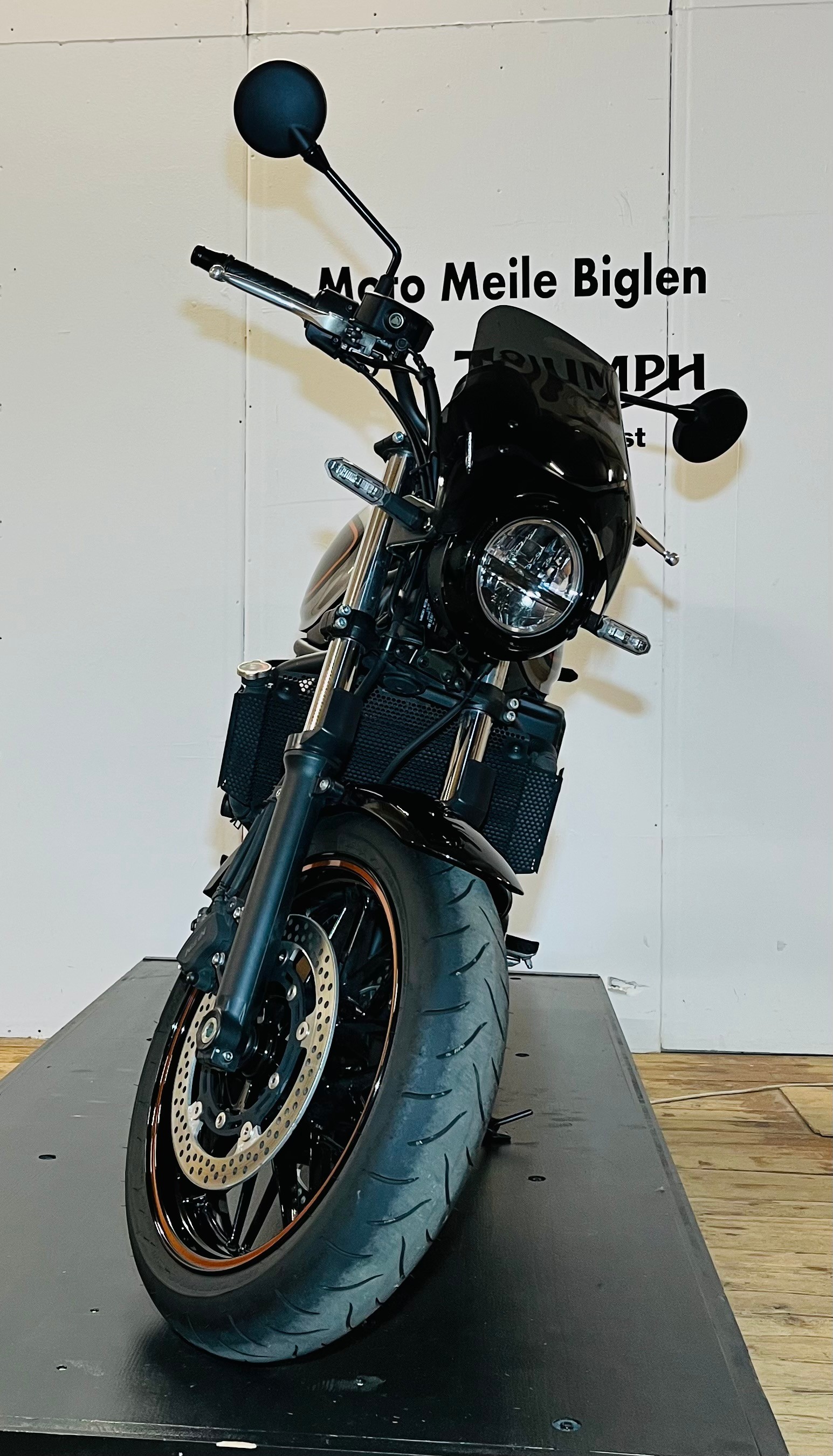 KAWASAKI Z 650 RS-showroom-element-3