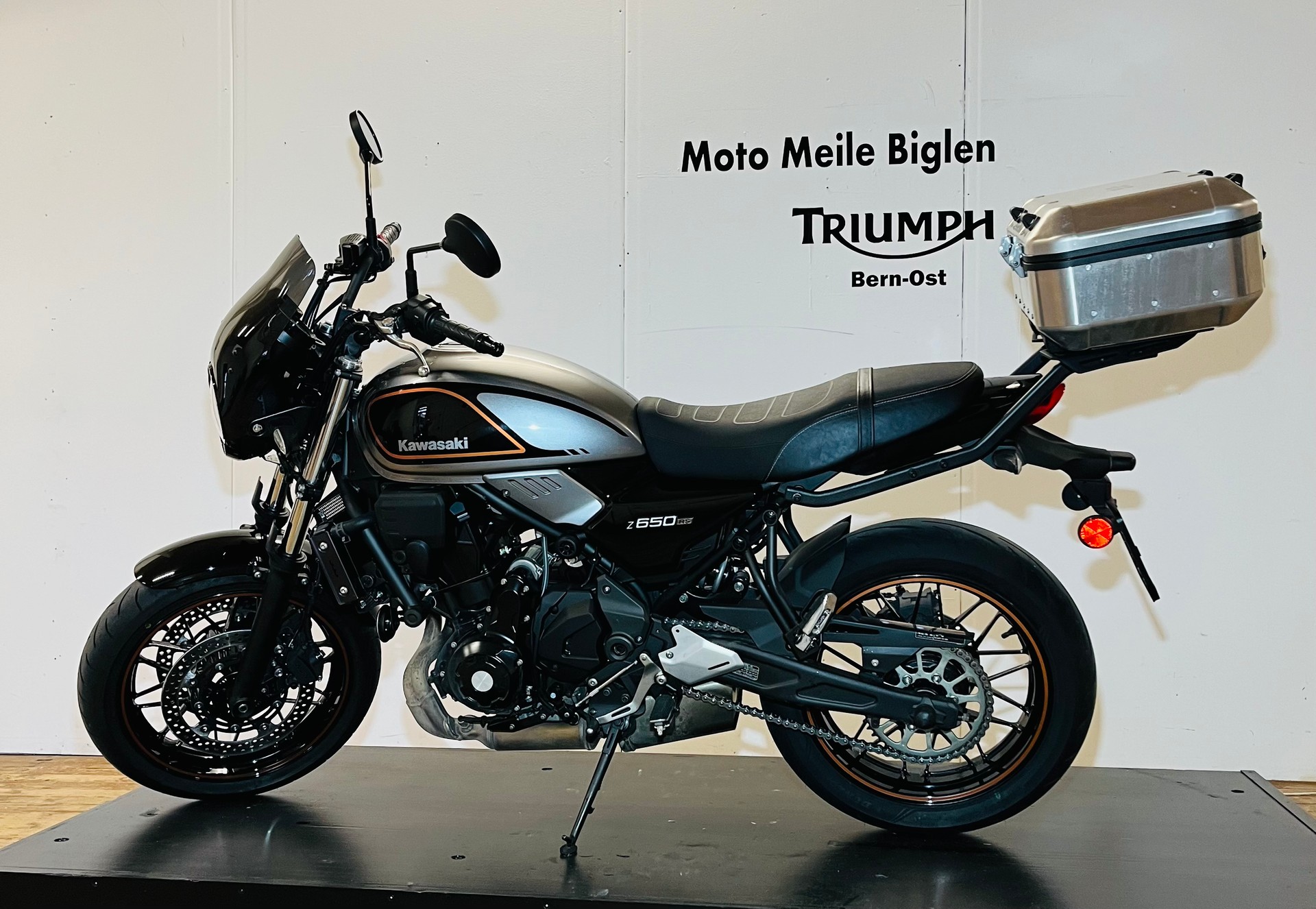 KAWASAKI Z 650 RS-showroom-element-1