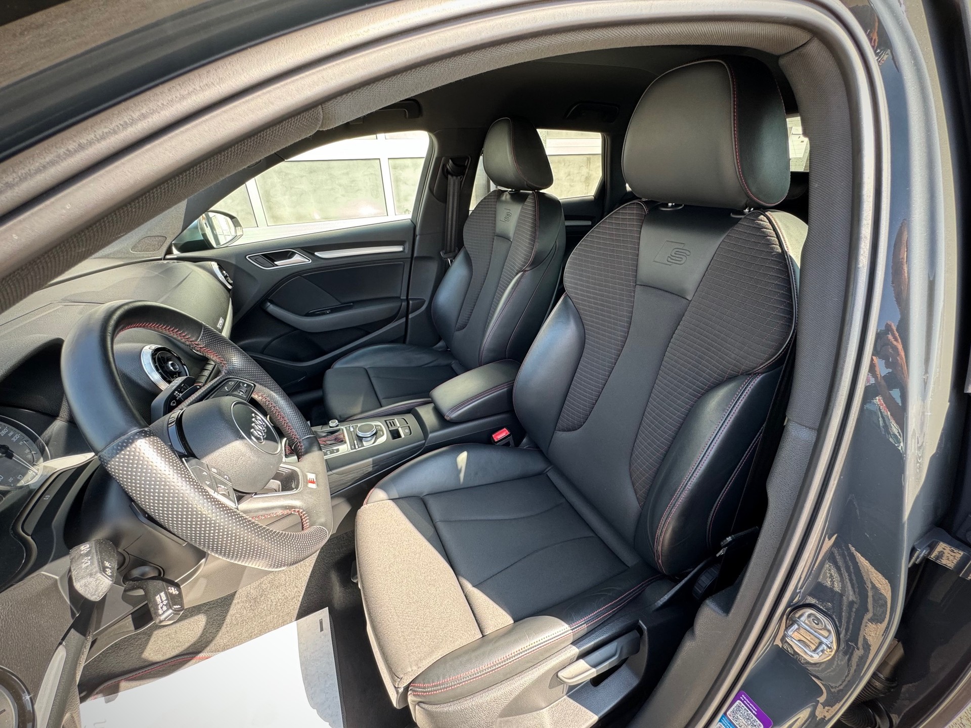 AUDI S3 Sportback 2.0 TFSI quattro S-tronic - Véhicule Suisse (CH)-image-10