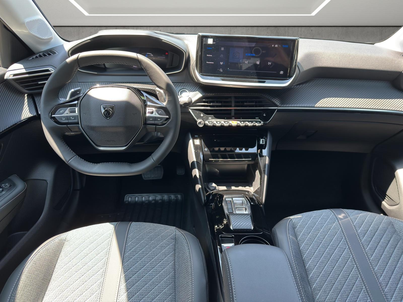 PEUGEOT 208 1.2 Hybrid 110 Allure Premium-image-9