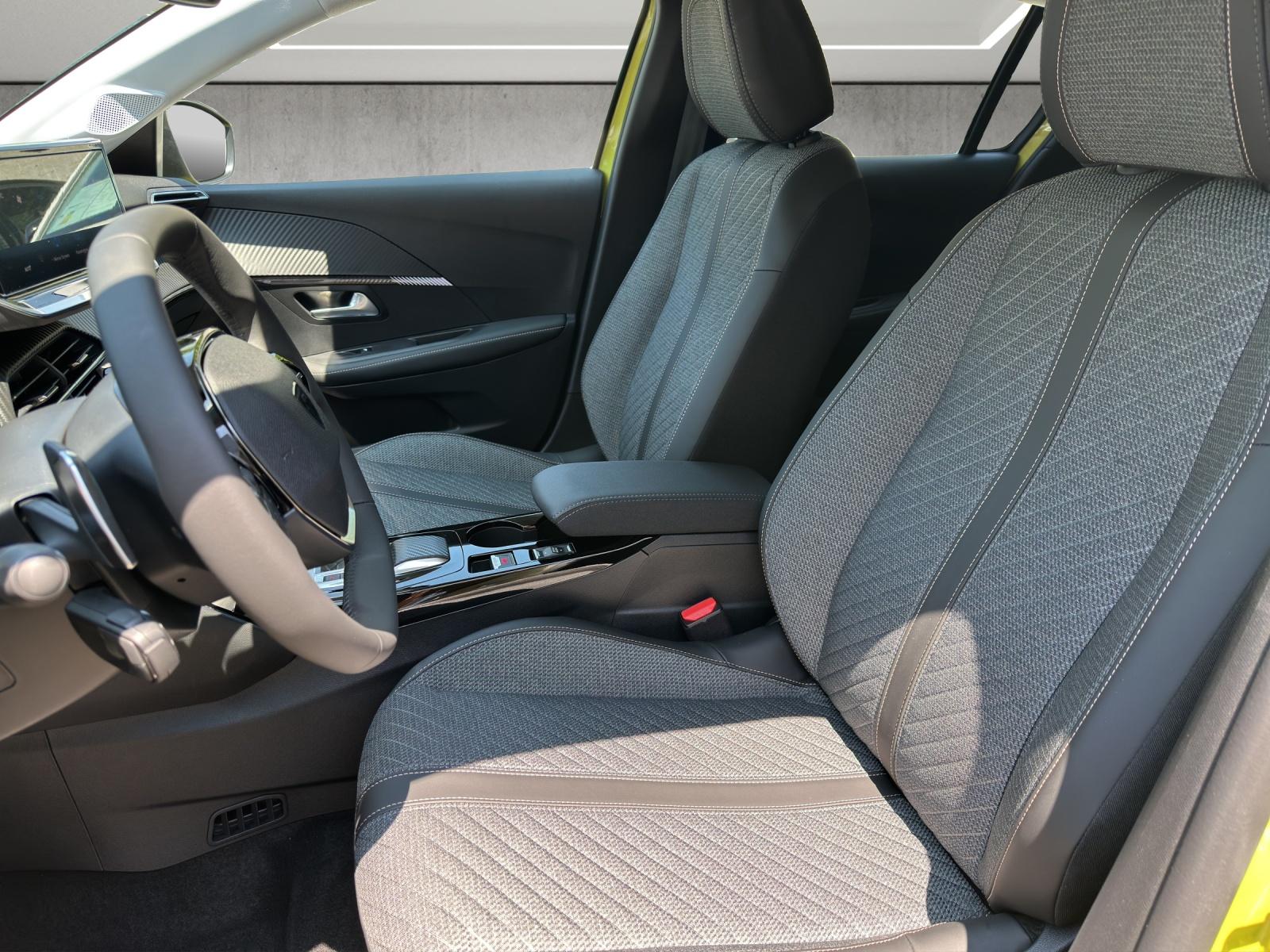 PEUGEOT 208 1.2 Hybrid 110 Allure Premium-image-8