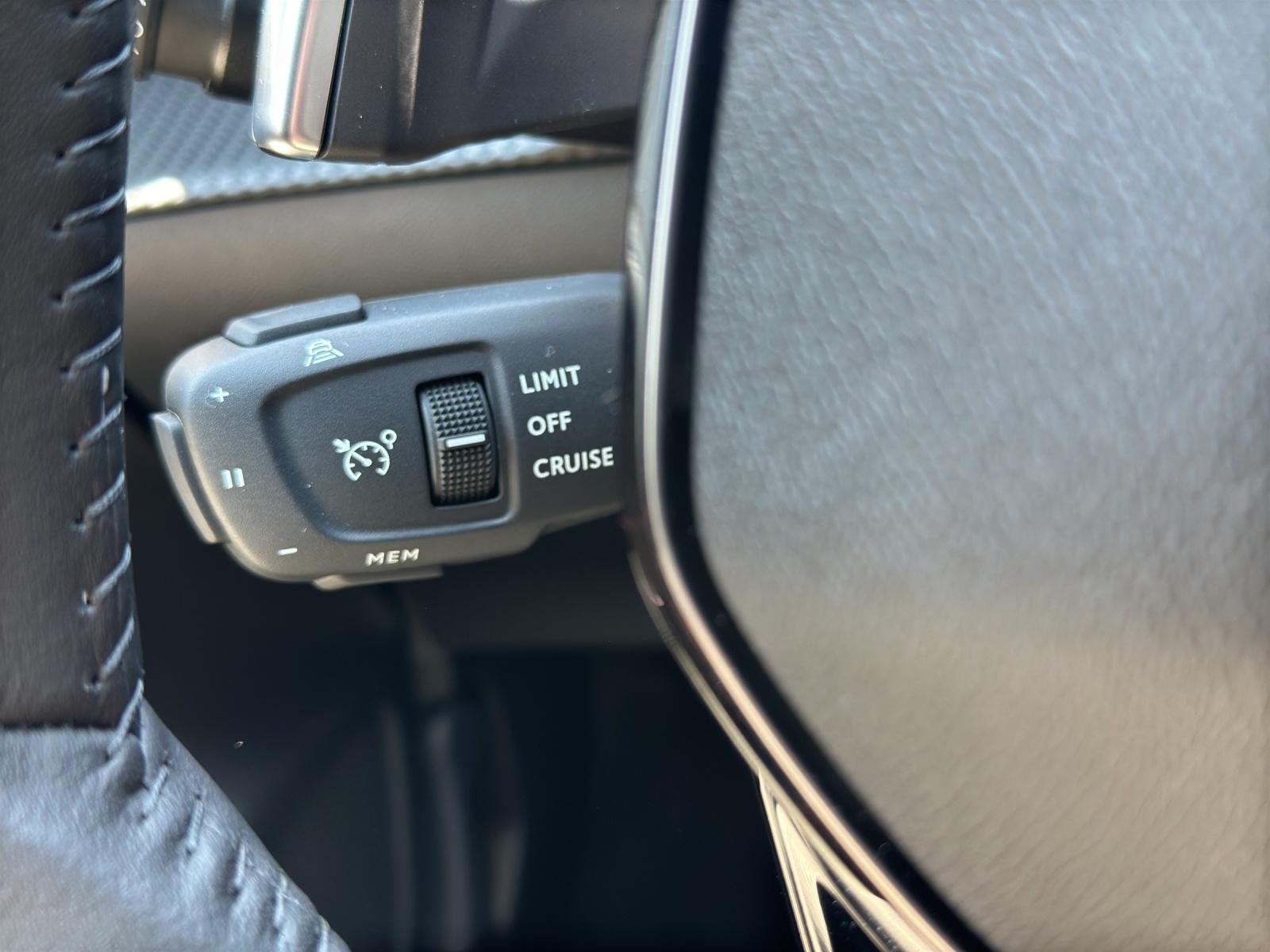 PEUGEOT 208 1.2 Hybrid 110 Allure Premium-image-15